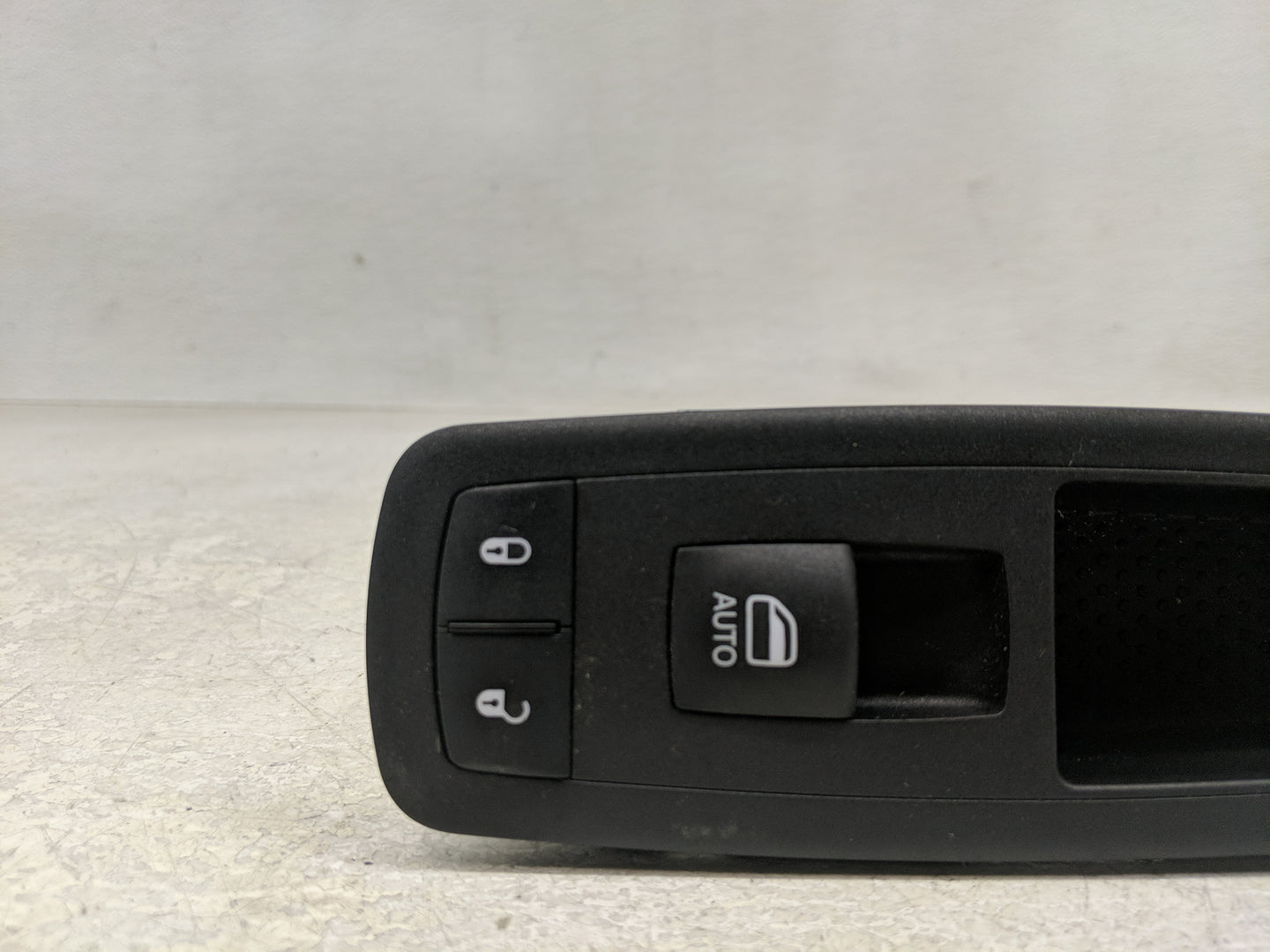 2017 Jeep Cherokee Fusebox Fuse Box Panel Relay Module P/N:68268251AC Fits OEM Used Auto Parts - Oemusedautoparts1.com