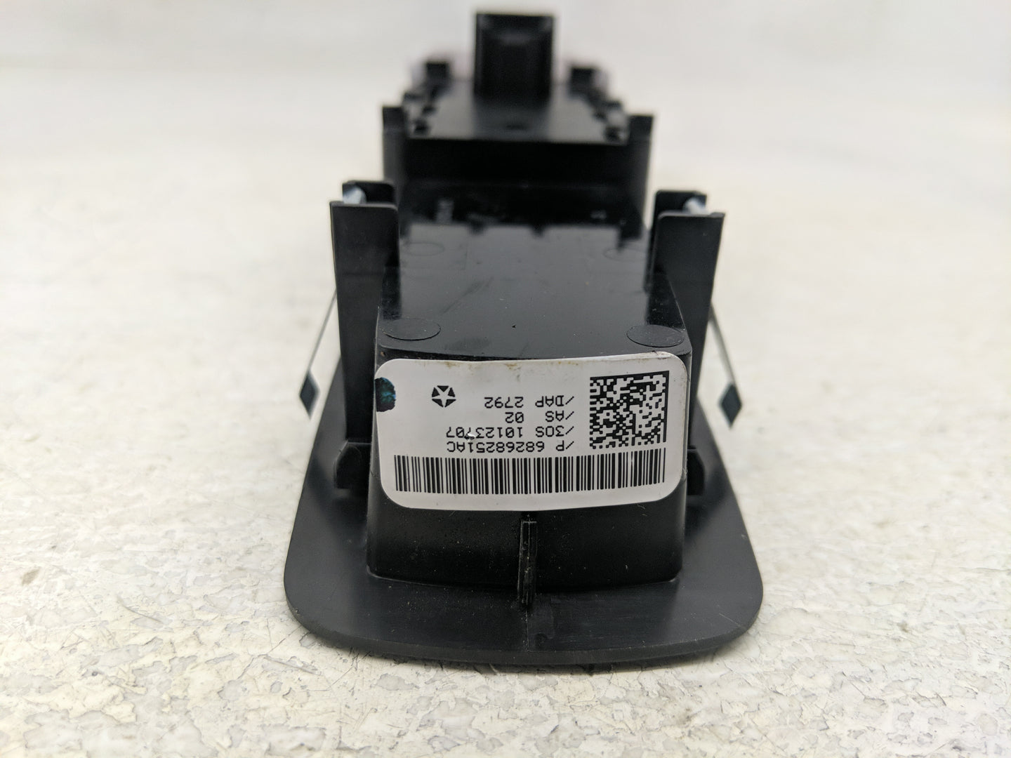 2017 Jeep Cherokee Fusebox Fuse Box Panel Relay Module P/N:68268251AC Fits OEM Used Auto Parts - Oemusedautoparts1.com