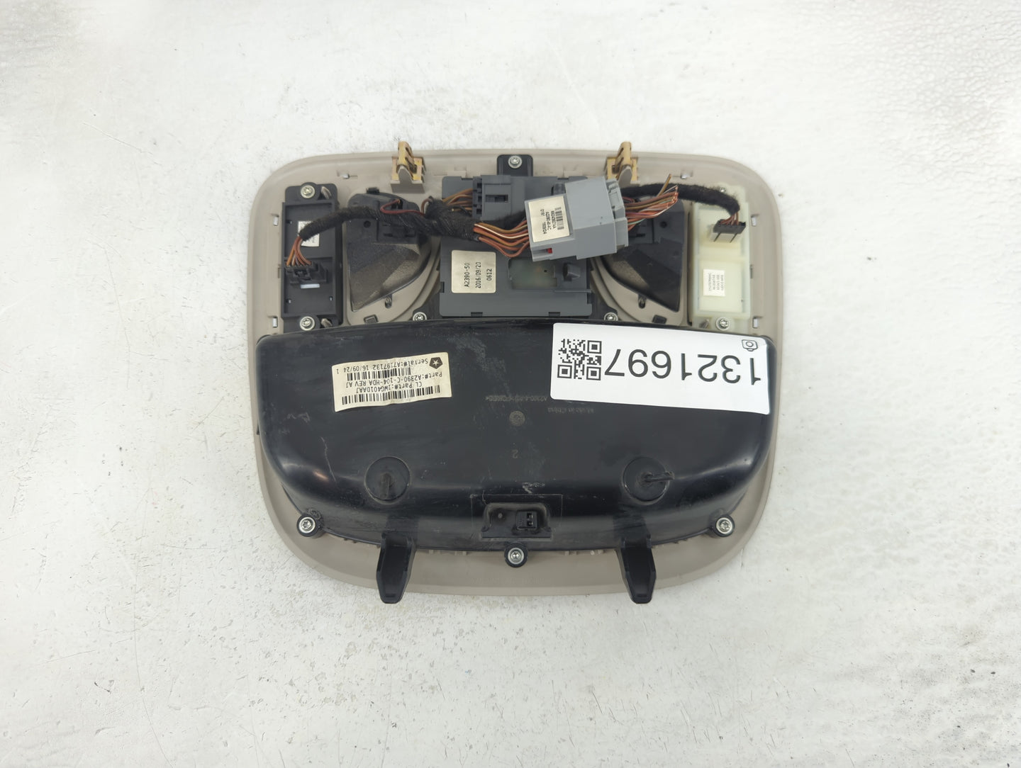 2017 Jeep Cherokee Overhead Roof Console - Oemusedautoparts1.com