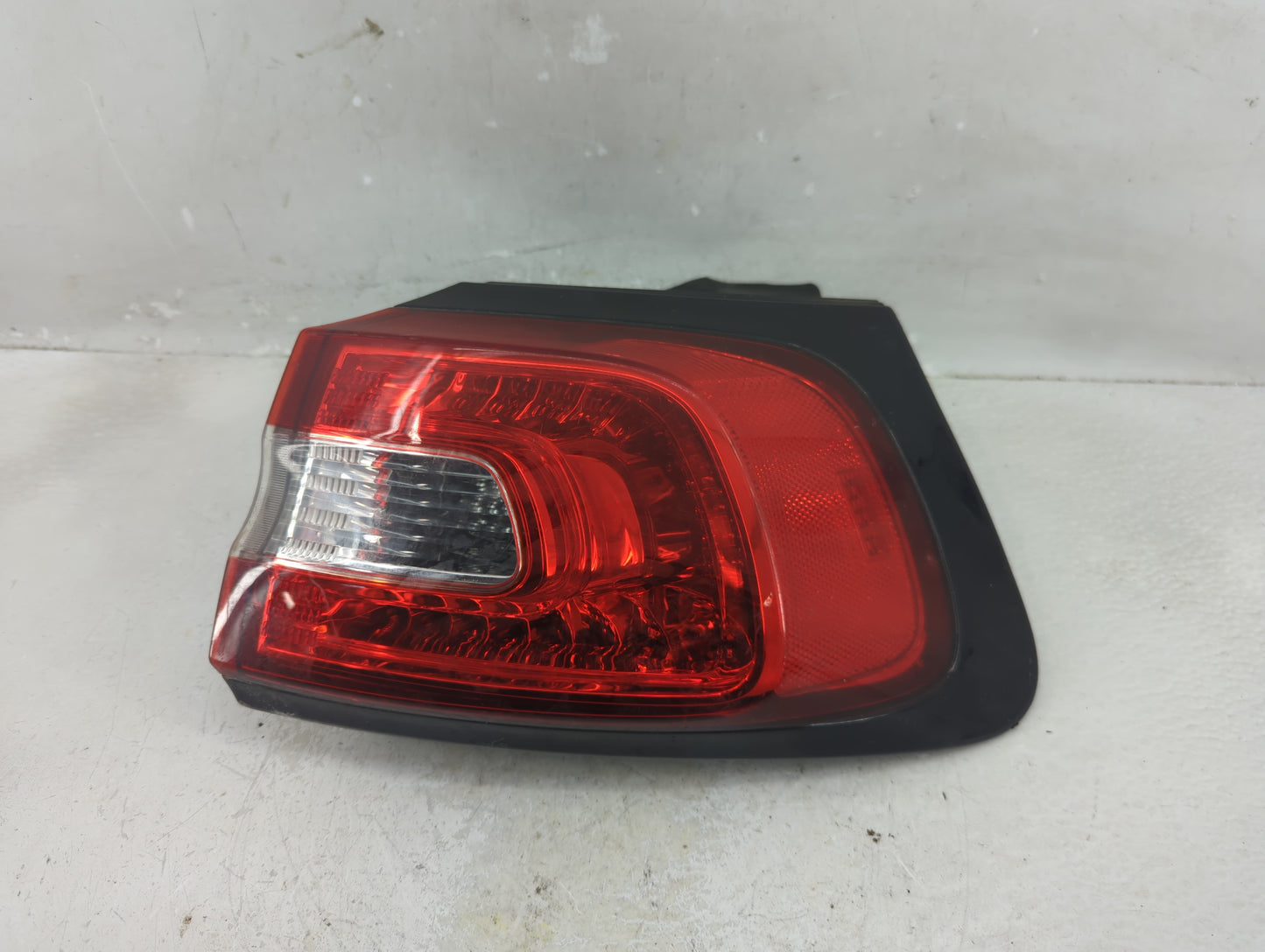 2014-2018 Jeep Cherokee Tail Light Assembly Passenger Right OEM P/N:68102906AF Fits Fits 2014 2015 2016 2017 2018 OEM Used A