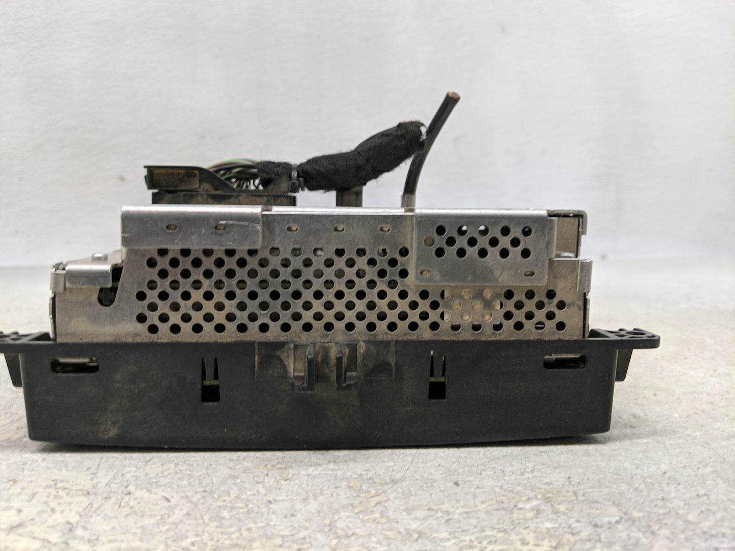 2017 Jeep Cherokee Radio AM FM Cd Player Receiver Replacement P/N:68292885AB Fits OEM Used Auto Parts - Oemusedautoparts1.co