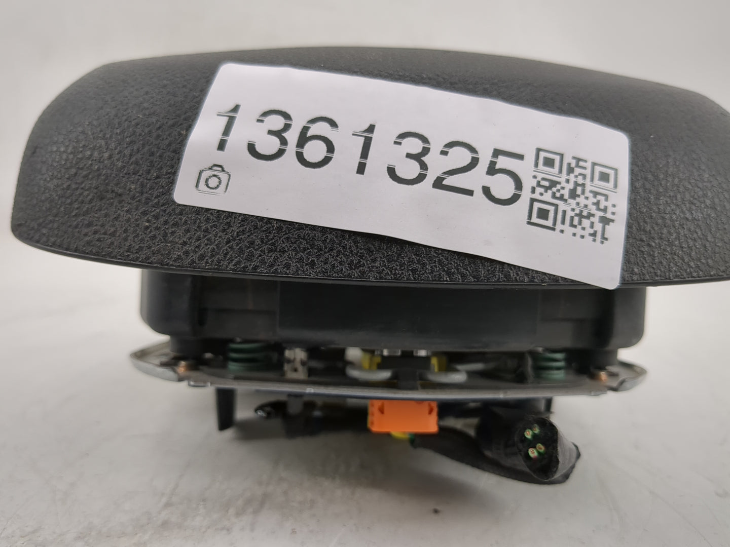 2014-2018 Jeep Cherokee Air Bag Driver Left Steering Wheel Mounted P/N:P6GF72DX9AA Fits Fits 2014 2015 2016 2017 2018 OEM Us