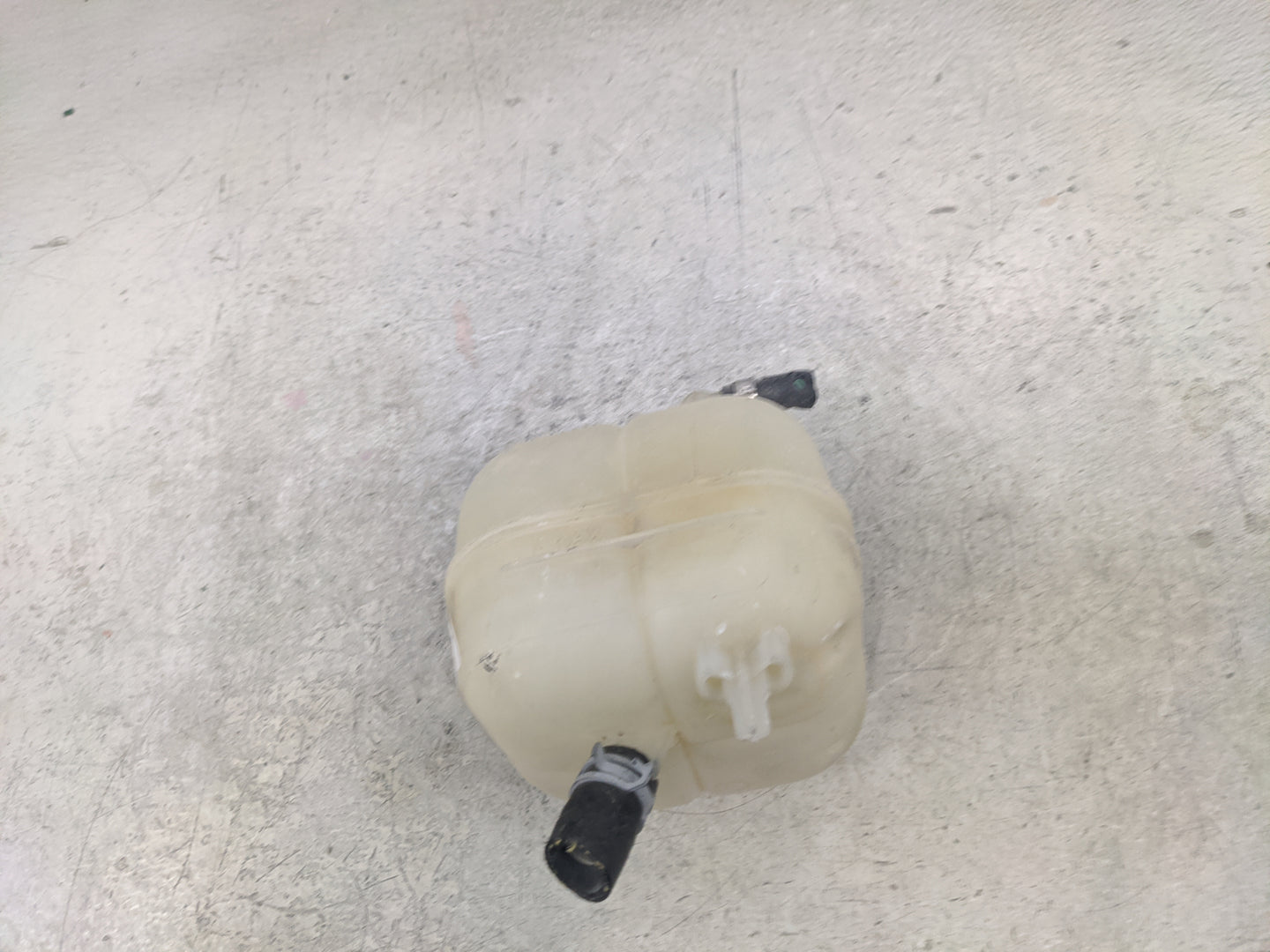 2014-2018 Jeep Cherokee Radiator Coolant Overflow Expansion Tank Bottle - Oemusedautoparts1.com