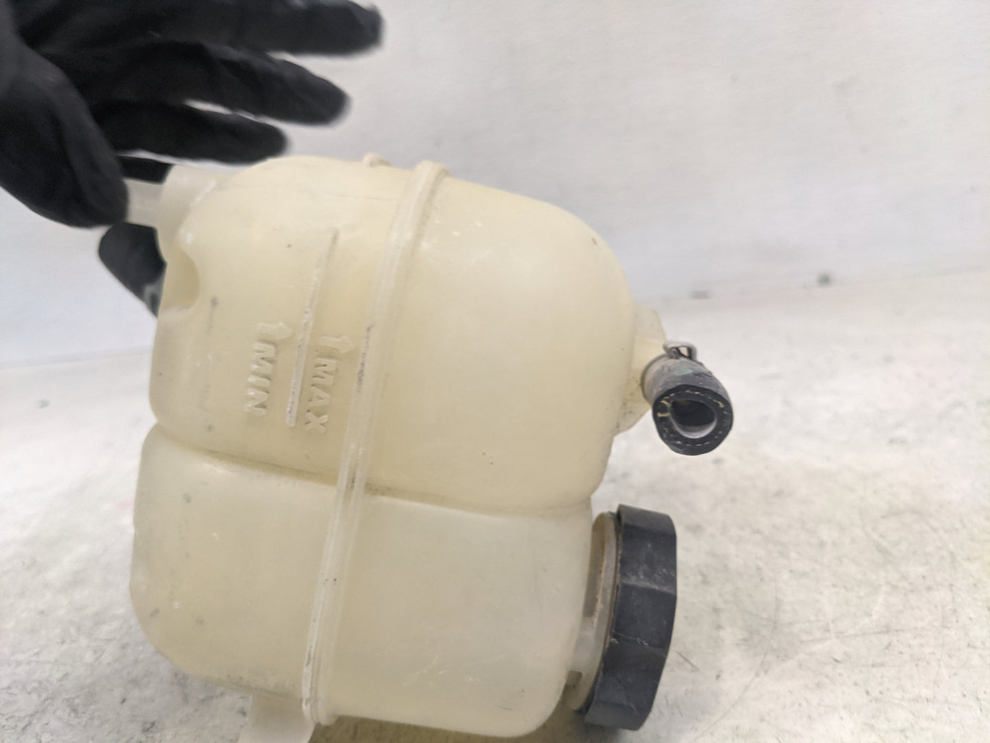 2014-2018 Jeep Cherokee Radiator Coolant Overflow Expansion Tank Bottle - Oemusedautoparts1.com