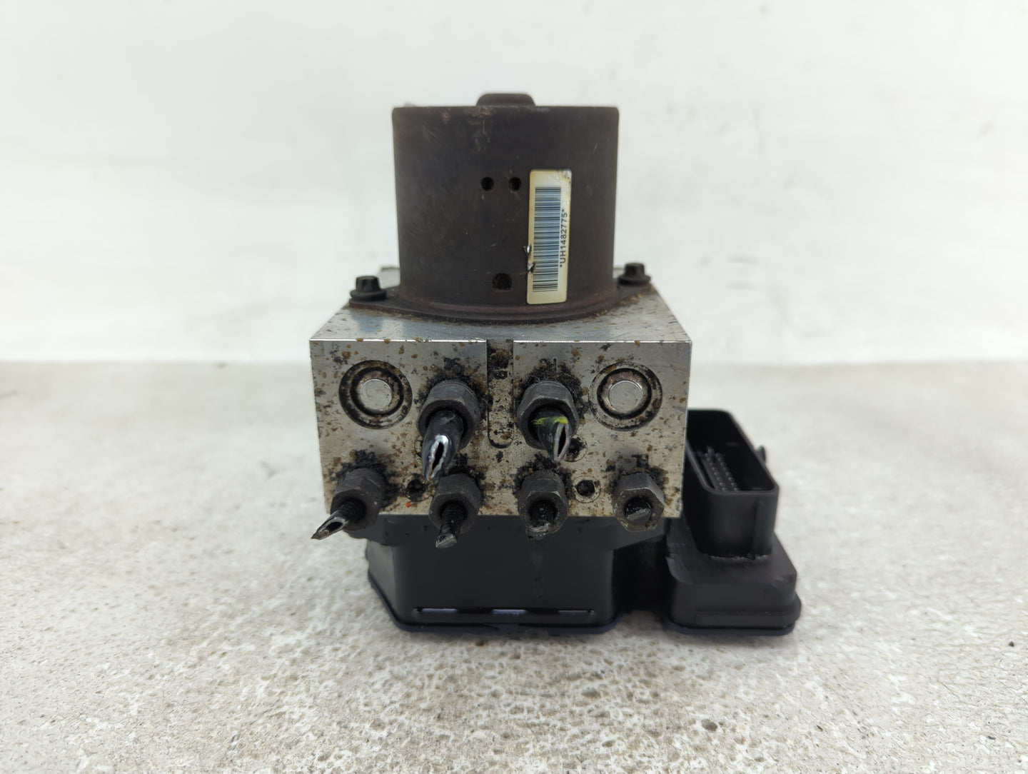 2017 Jeep Cherokee ABS Pump Control Module Replacement P/N:P68252641AD Fits OEM Used Auto Parts - Oemusedautoparts1.com