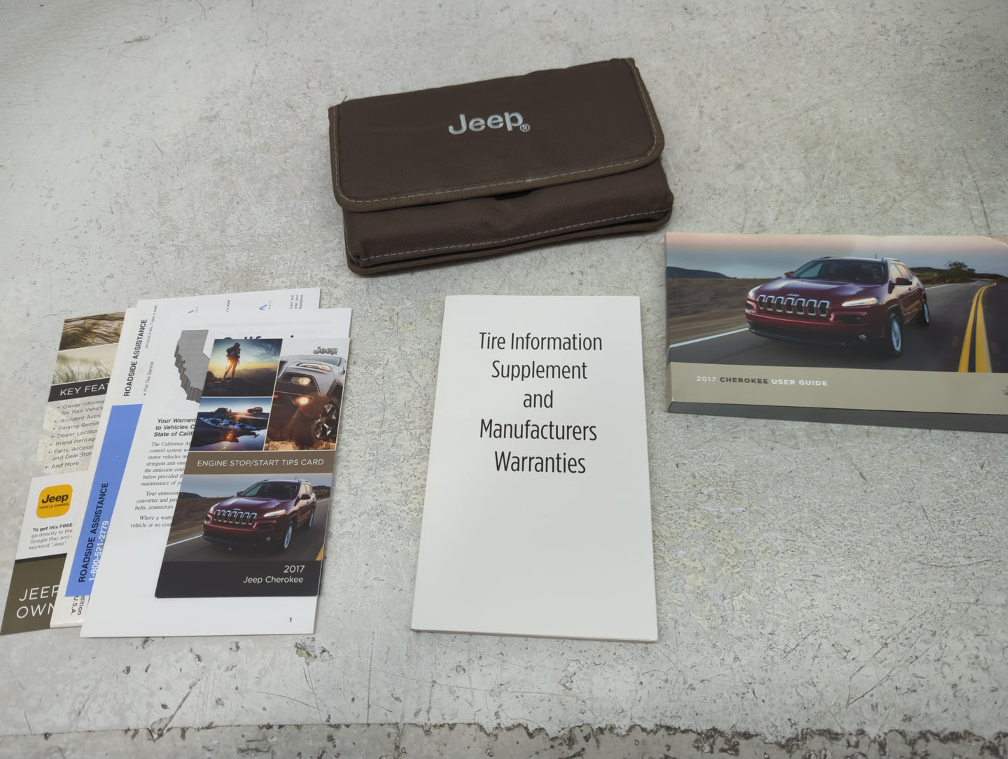 2017 Jeep Cherokee Owners Manual Book Guide P/N:17KL74-926-AA OEM Used Auto Parts - Oemusedautoparts1.com