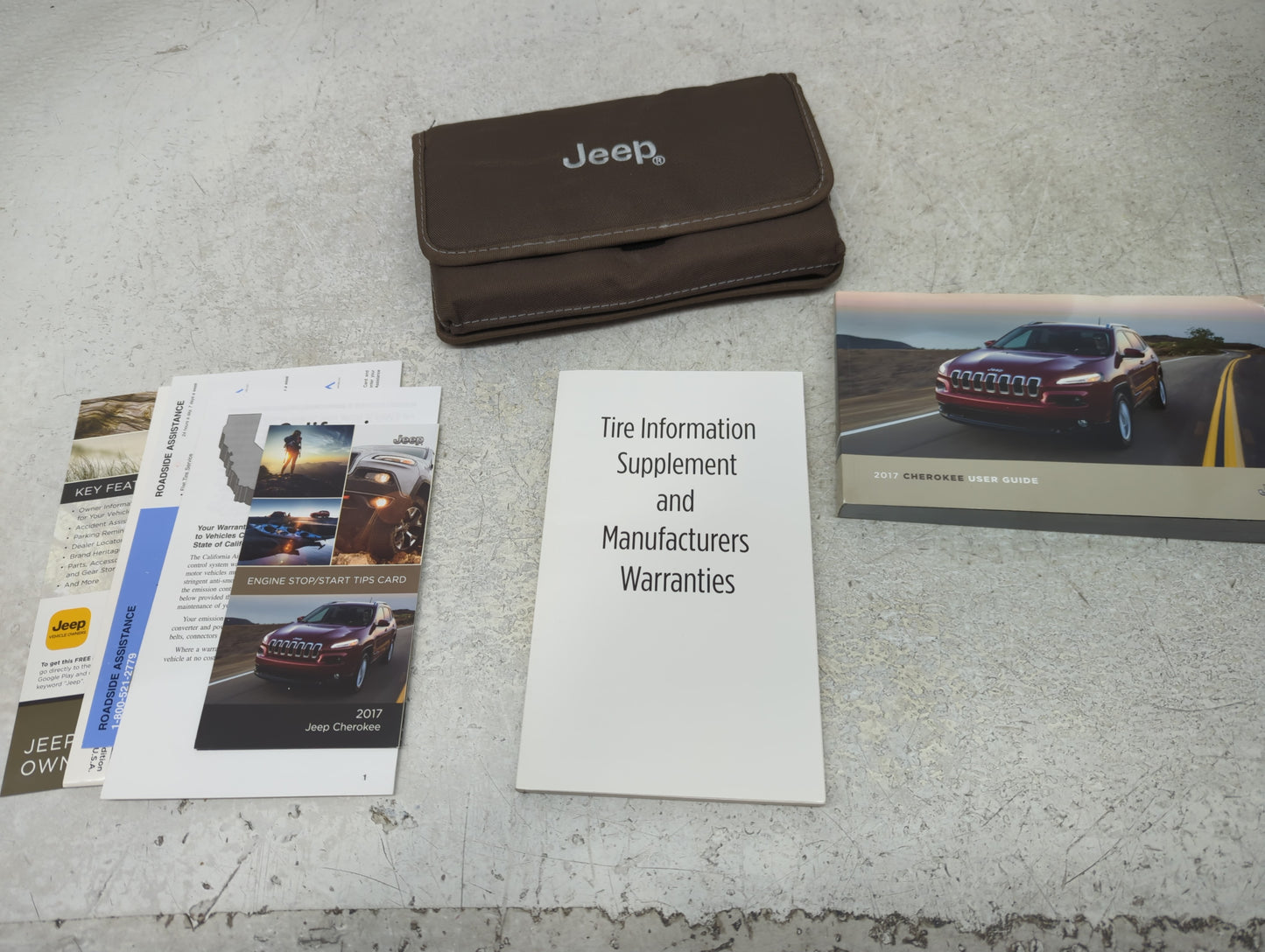 2017 Jeep Cherokee Owners Manual Book Guide P/N:17KL74-926-AA OEM Used Auto Parts - Oemusedautoparts1.com