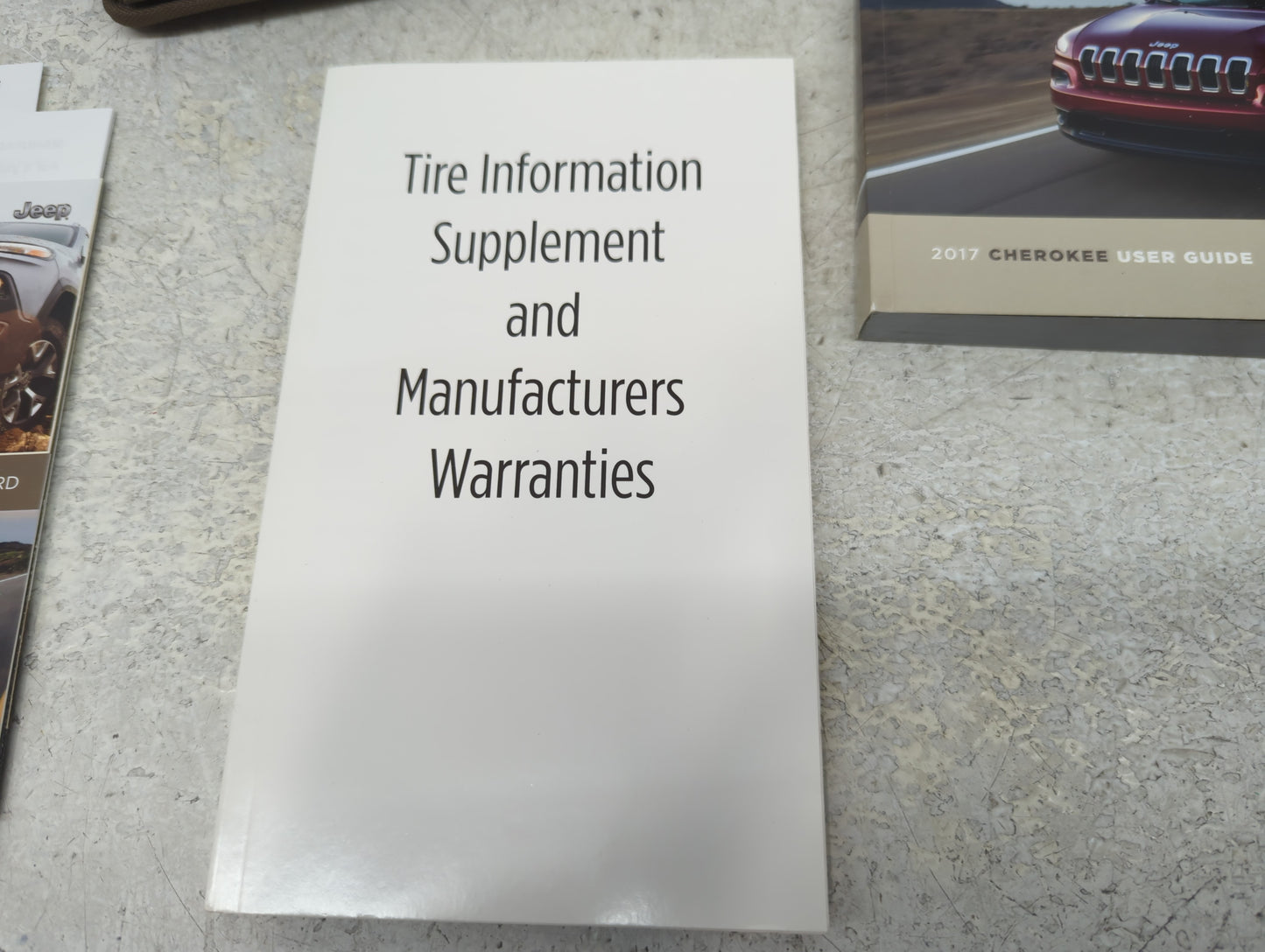 2017 Jeep Cherokee Owners Manual Book Guide P/N:17KL74-926-AA OEM Used Auto Parts - Oemusedautoparts1.com