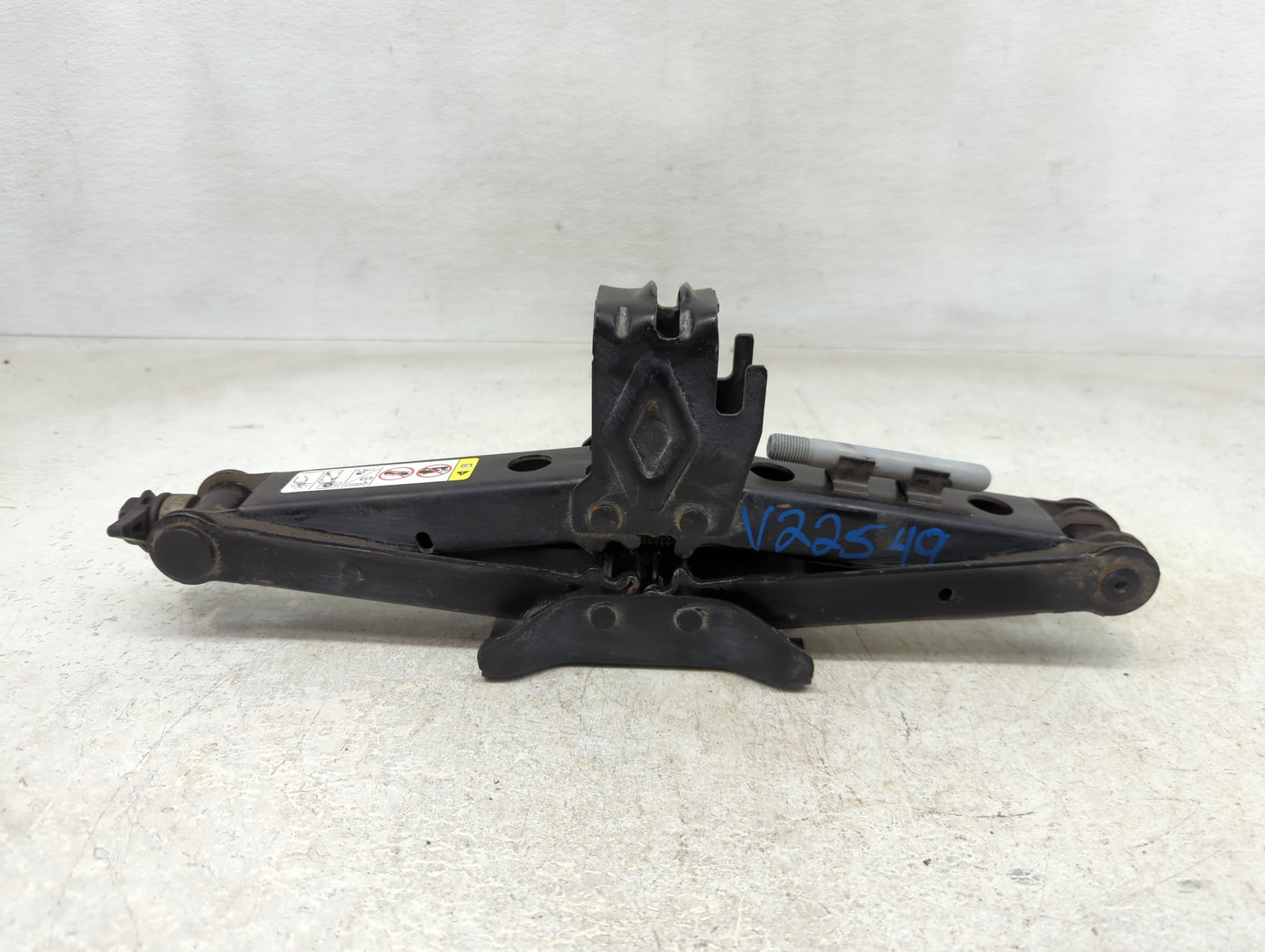 2017 Jeep Cherokee Spare Scissor Car Jack - Oemusedautoparts1.com
