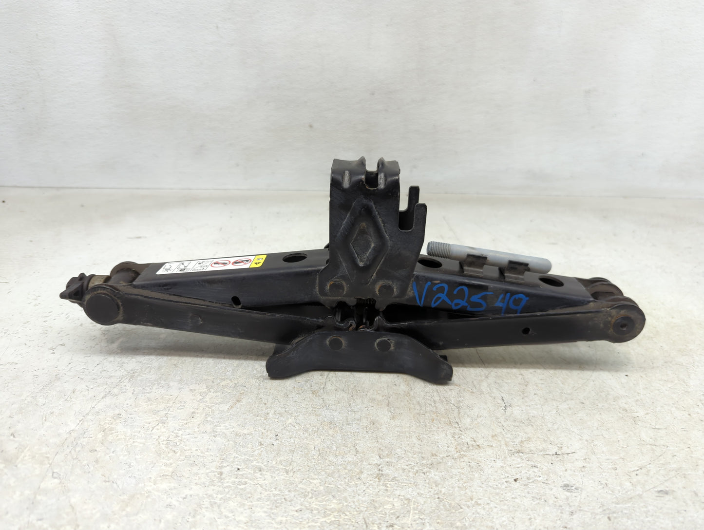 2017 Jeep Cherokee Spare Scissor Car Jack - Oemusedautoparts1.com