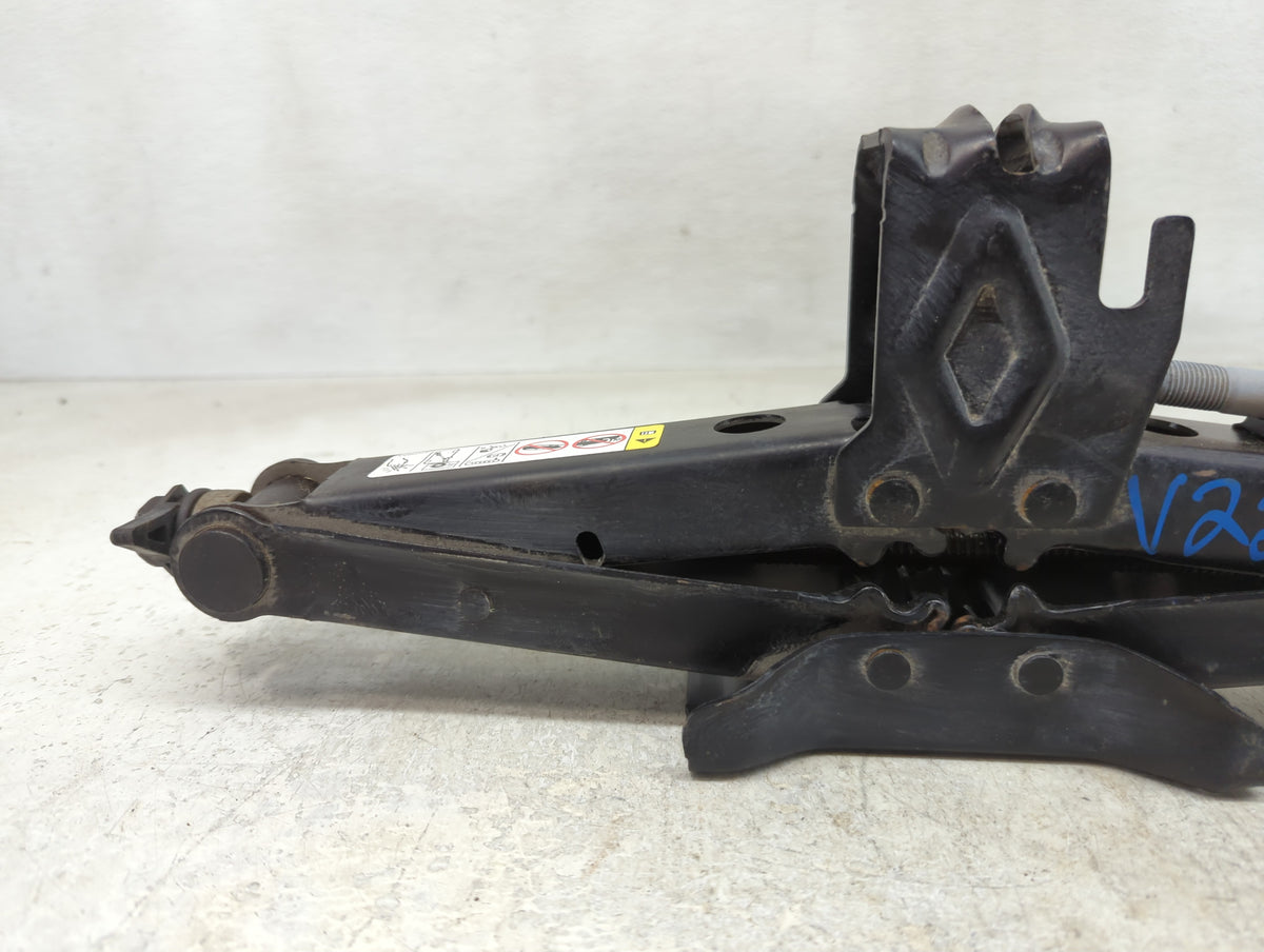 2017 Jeep Cherokee Spare Scissor Car Jack - Oemusedautoparts1.com