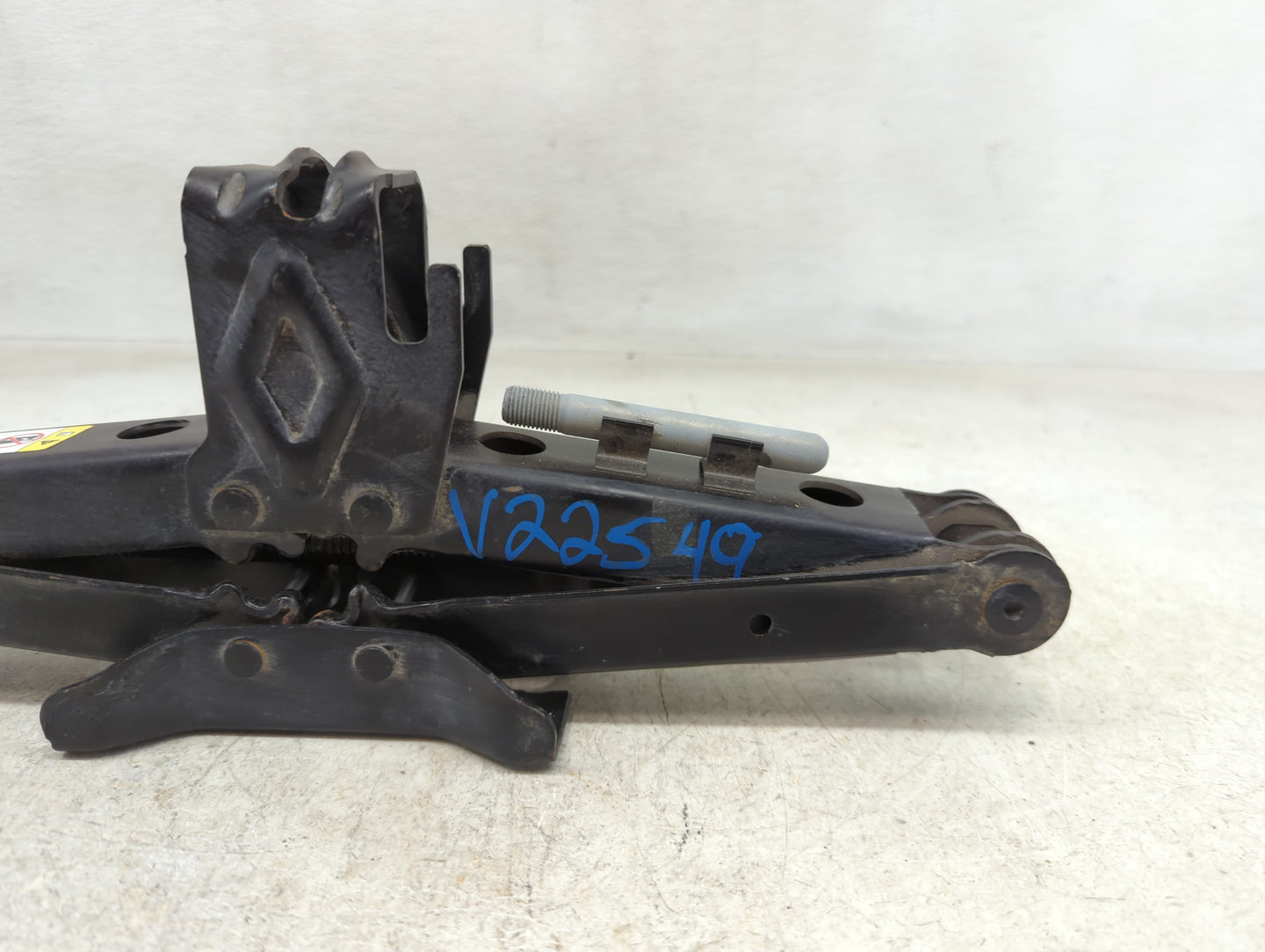 2017 Jeep Cherokee Spare Scissor Car Jack - Oemusedautoparts1.com