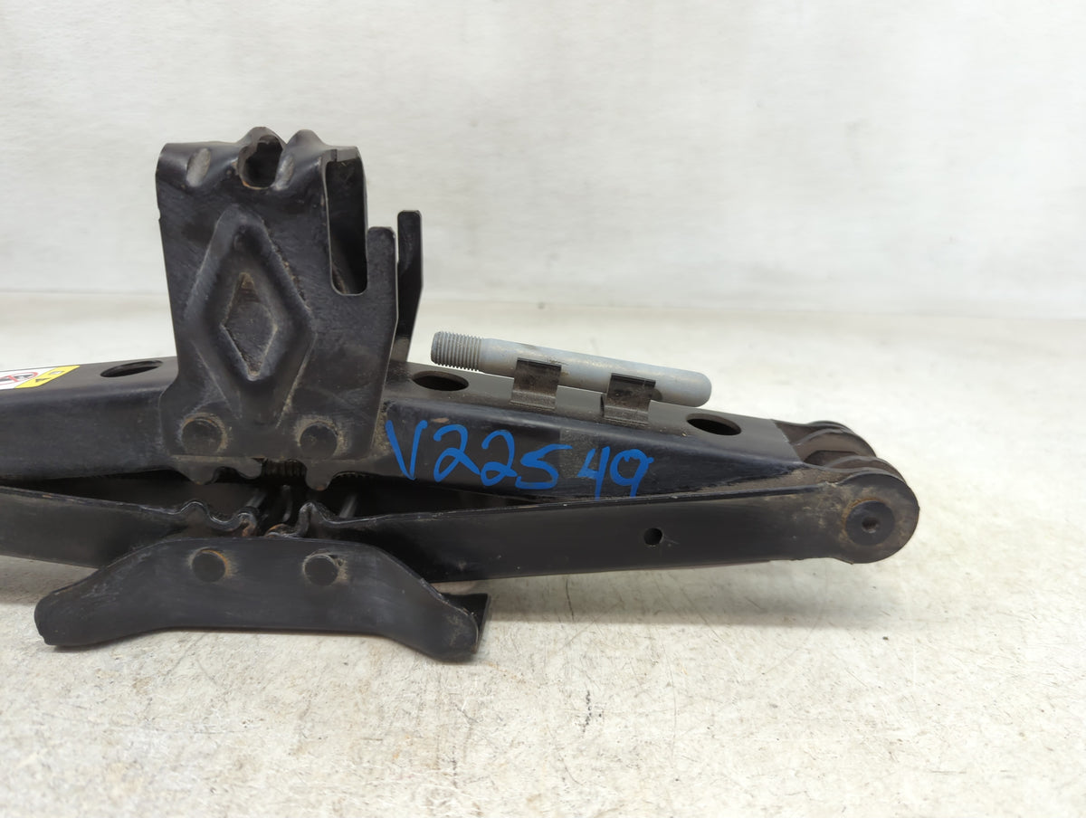 2017 Jeep Cherokee Spare Scissor Car Jack - Oemusedautoparts1.com