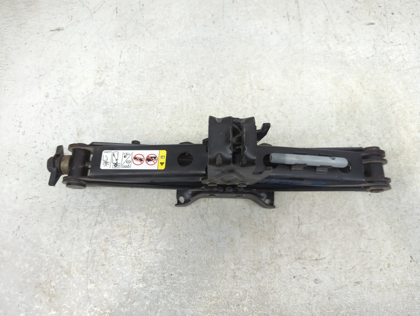 2017 Jeep Cherokee Spare Scissor Car Jack - Oemusedautoparts1.com