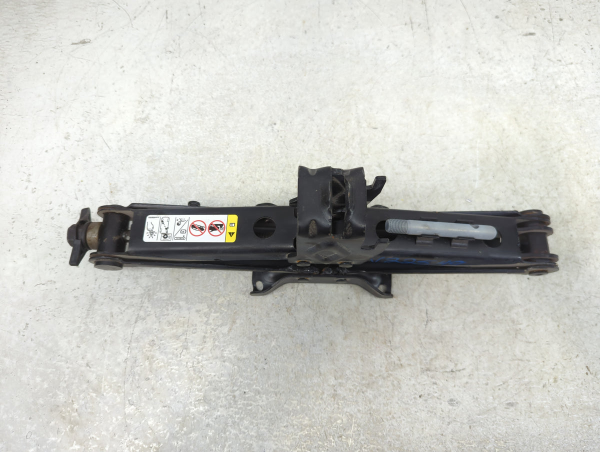 2017 Jeep Cherokee Spare Scissor Car Jack - Oemusedautoparts1.com