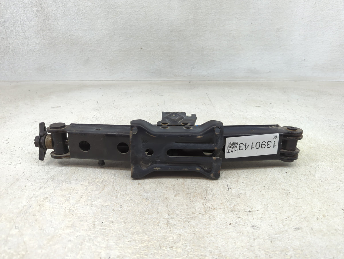 2017 Jeep Cherokee Spare Scissor Car Jack - Oemusedautoparts1.com