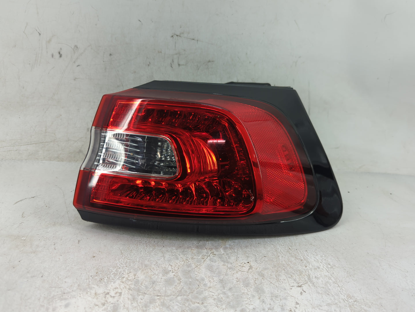 2014-2018 Jeep Cherokee Tail Light Assembly Passenger Right OEM P/N:68102906 Fits Fits 2014 2015 2016 2017 2018 OEM Used Aut
