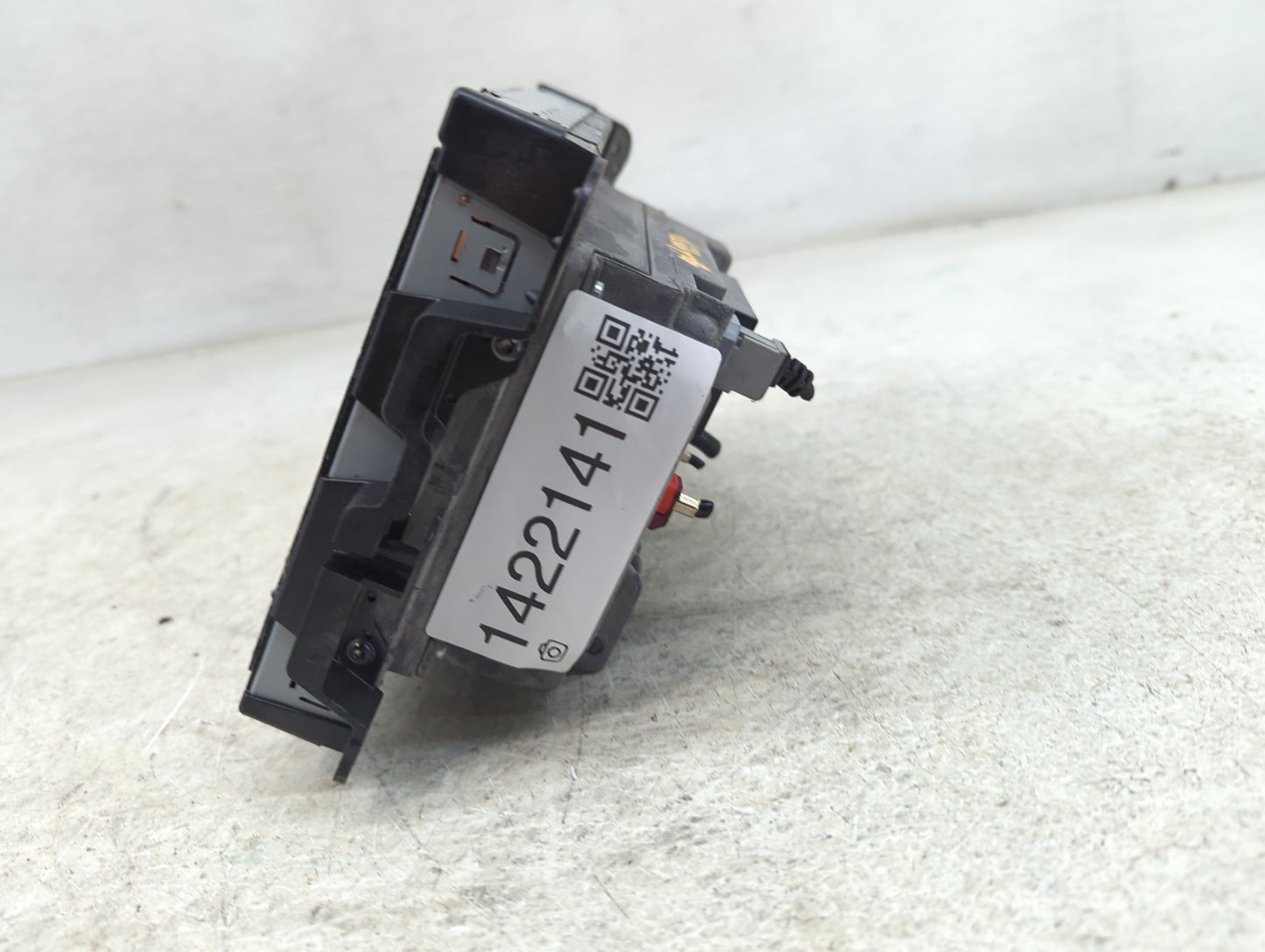 2017 Jeep Cherokee Radio AM FM Cd Player Receiver Replacement P/N:68270061AE Fits OEM Used Auto Parts - Oemusedautoparts1.co