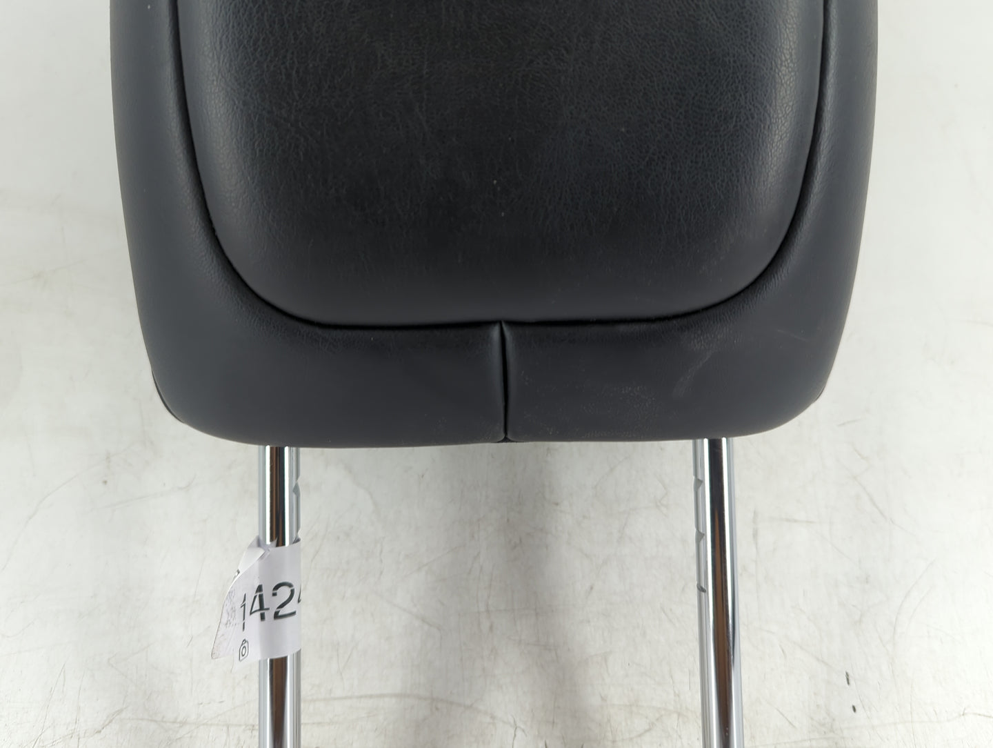 2017 Jeep Cherokee Headrest Head Rest Front Driver Passenger Seat Fits OEM Used Auto Parts - Oemusedautoparts1.com