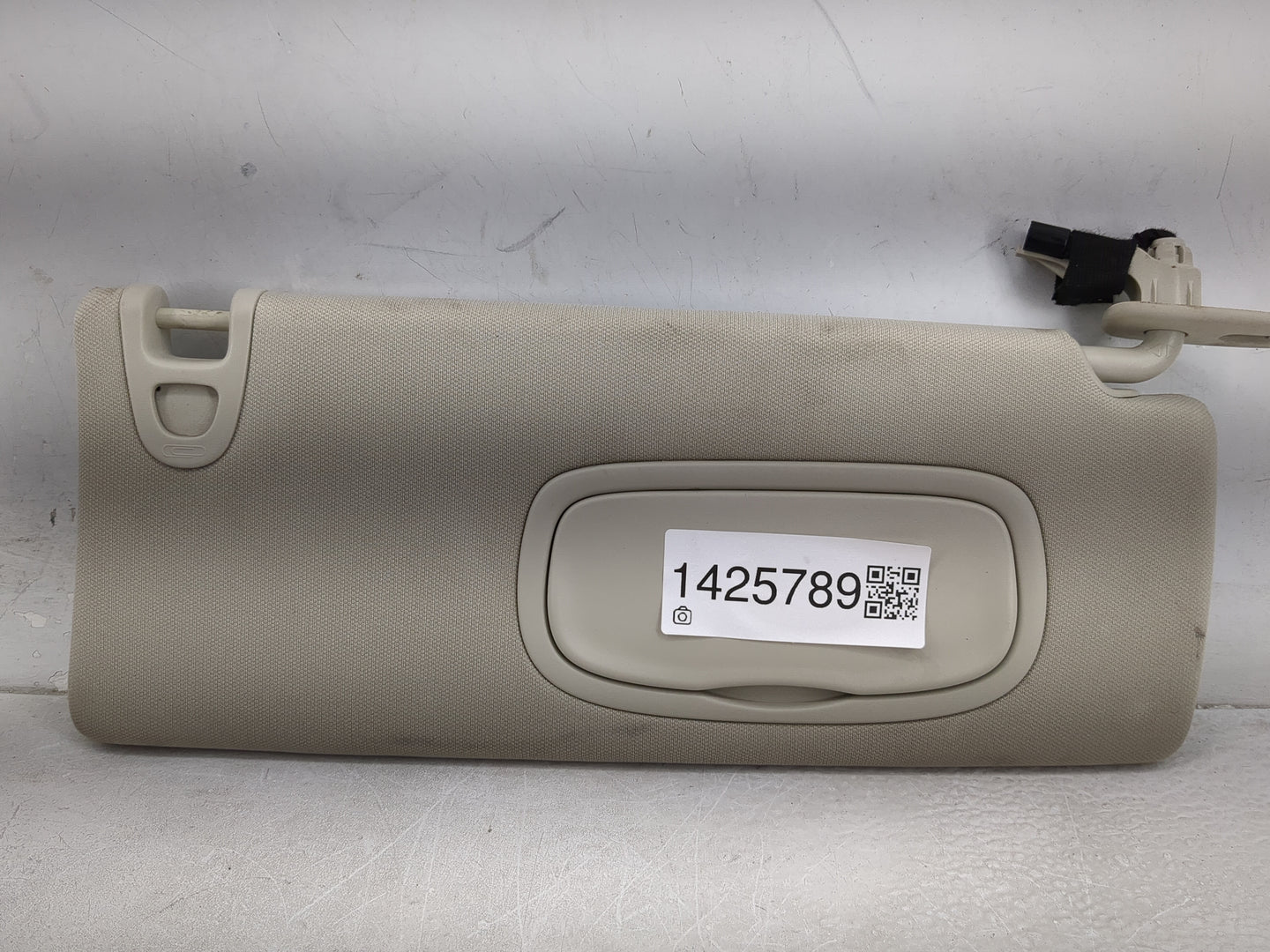 2014-2018 Jeep Cherokee Sun Visor Shade Replacement Passenger Right Mirror Fits Fits 2014 2015 2016 2017 2018 OEM Used Auto 