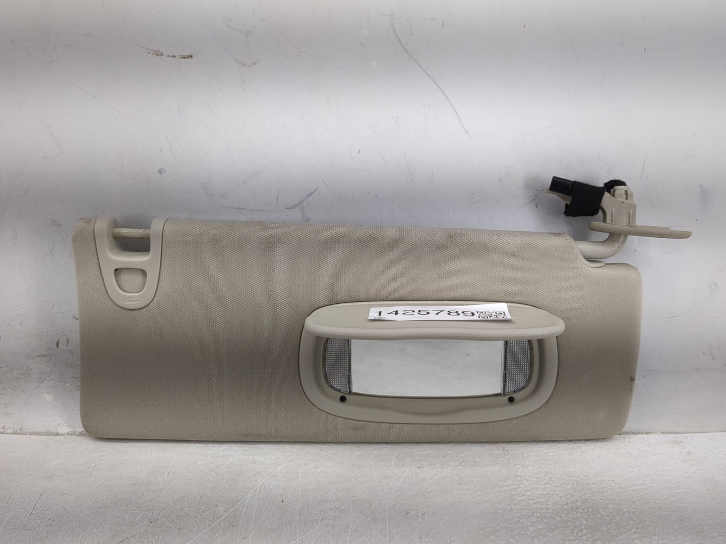 2014-2018 Jeep Cherokee Sun Visor Shade Replacement Passenger Right Mirror Fits Fits 2014 2015 2016 2017 2018 OEM Used Auto 