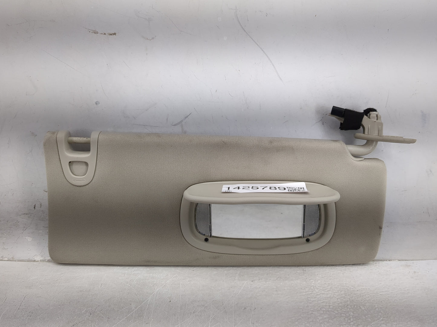 2014-2018 Jeep Cherokee Sun Visor Shade Replacement Passenger Right Mirror Fits Fits 2014 2015 2016 2017 2018 OEM Used Auto 