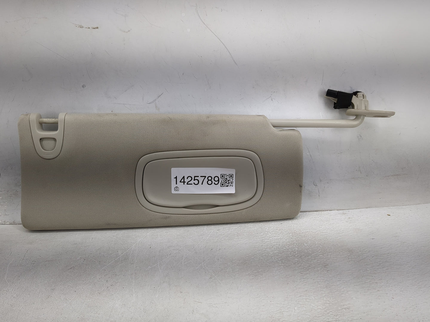 2014-2018 Jeep Cherokee Sun Visor Shade Replacement Passenger Right Mirror Fits Fits 2014 2015 2016 2017 2018 OEM Used Auto 