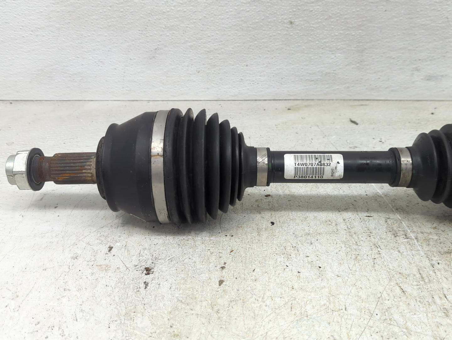 2017-2018 Jeep Cherokee Axle Shaft Front Passenger Cv C/v - Oemusedautoparts1.com