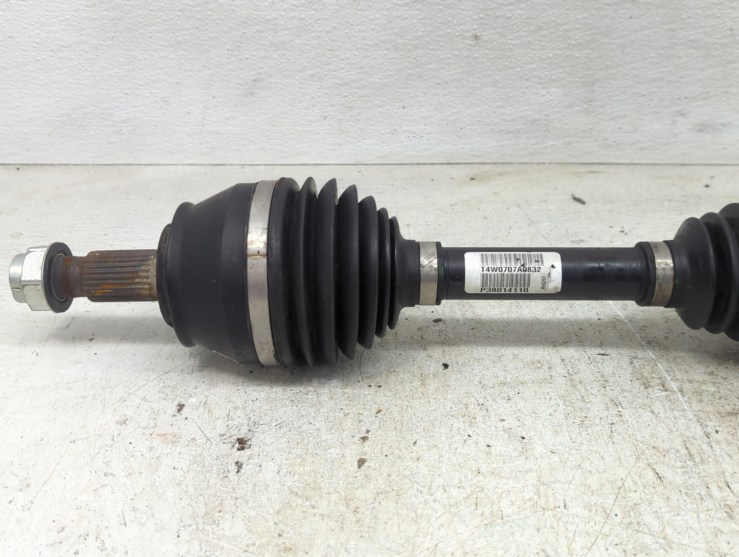 2017-2018 Jeep Cherokee Axle Shaft Front Passenger Cv C/v - Oemusedautoparts1.com