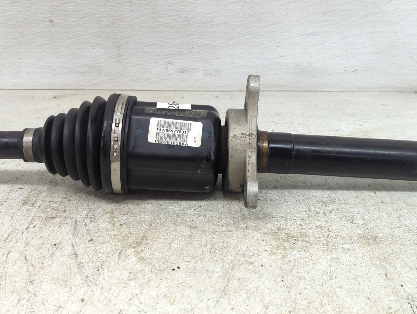 2017-2018 Jeep Cherokee Axle Shaft Front Passenger Cv C/v - Oemusedautoparts1.com