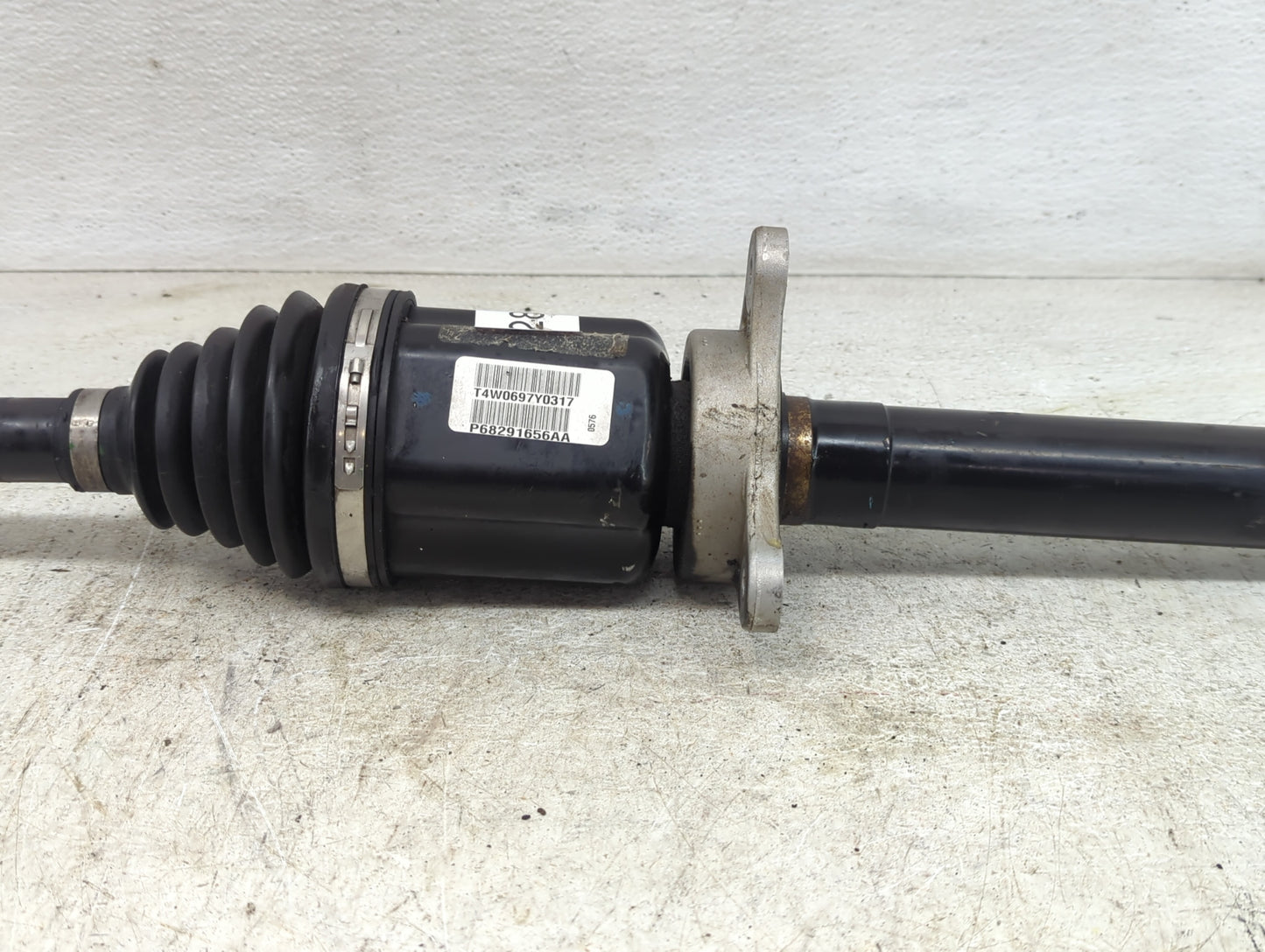 2017-2018 Jeep Cherokee Axle Shaft Front Passenger Cv C/v - Oemusedautoparts1.com