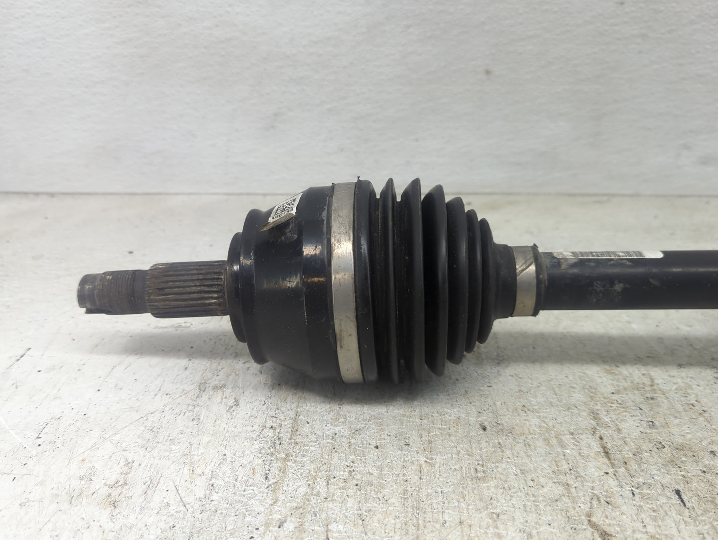 2017-2018 Jeep Cherokee Axle Shaft Front Passenger Cv C/v - Oemusedautoparts1.com