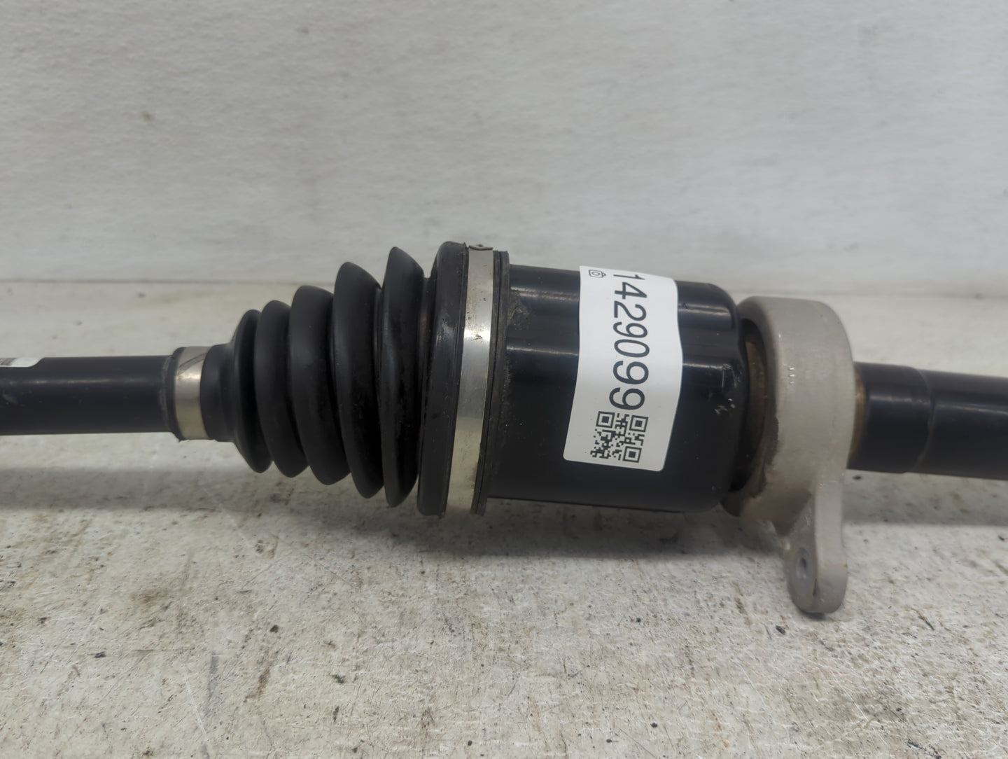 2017-2018 Jeep Cherokee Axle Shaft Front Passenger Cv C/v - Oemusedautoparts1.com