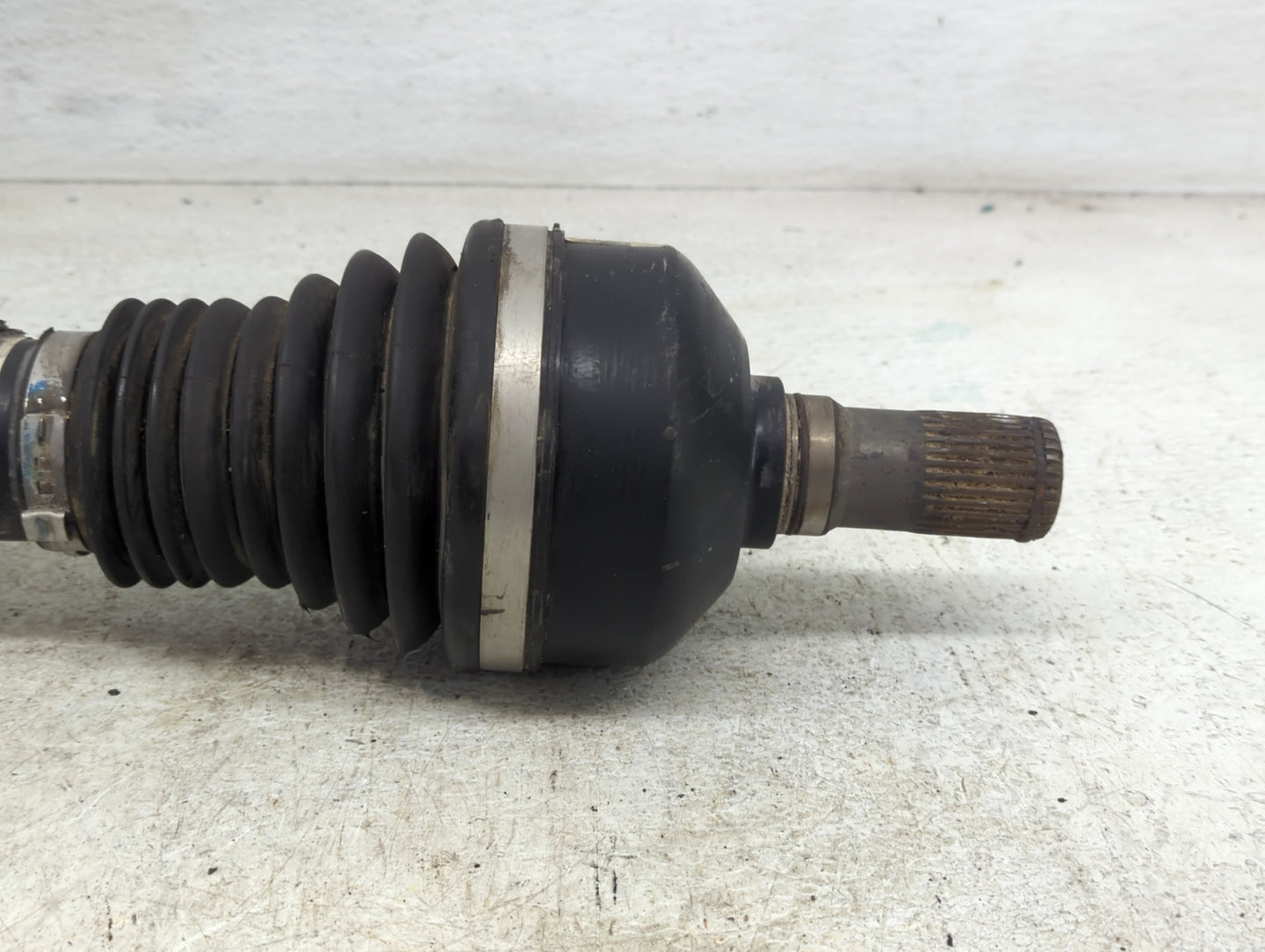 2014-2018 Jeep Cherokee Axle Shaft Front Driver Cv C/v - Oemusedautoparts1.com