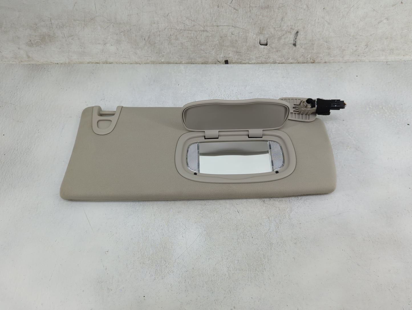 2014-2018 Jeep Cherokee Sun Visor Shade Replacement Passenger Right Mirror Fits Fits 2014 2015 2016 2017 2018 OEM Used Auto 