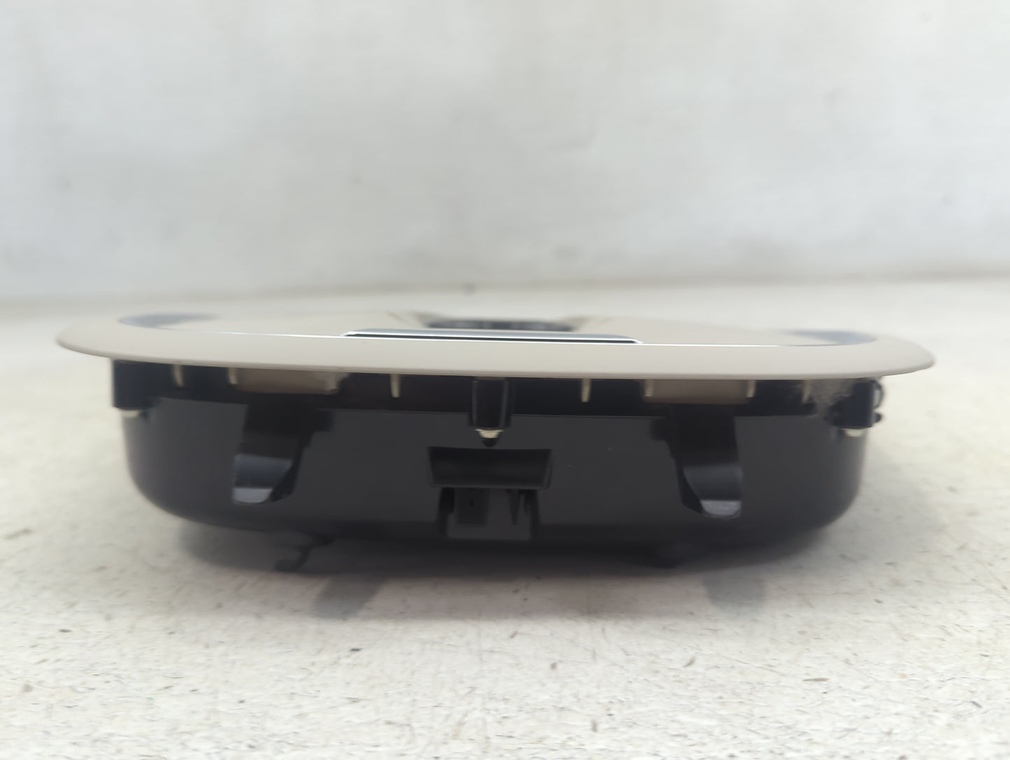 2017 Jeep Cherokee Overhead Roof Console Tan - Oemusedautoparts1.com