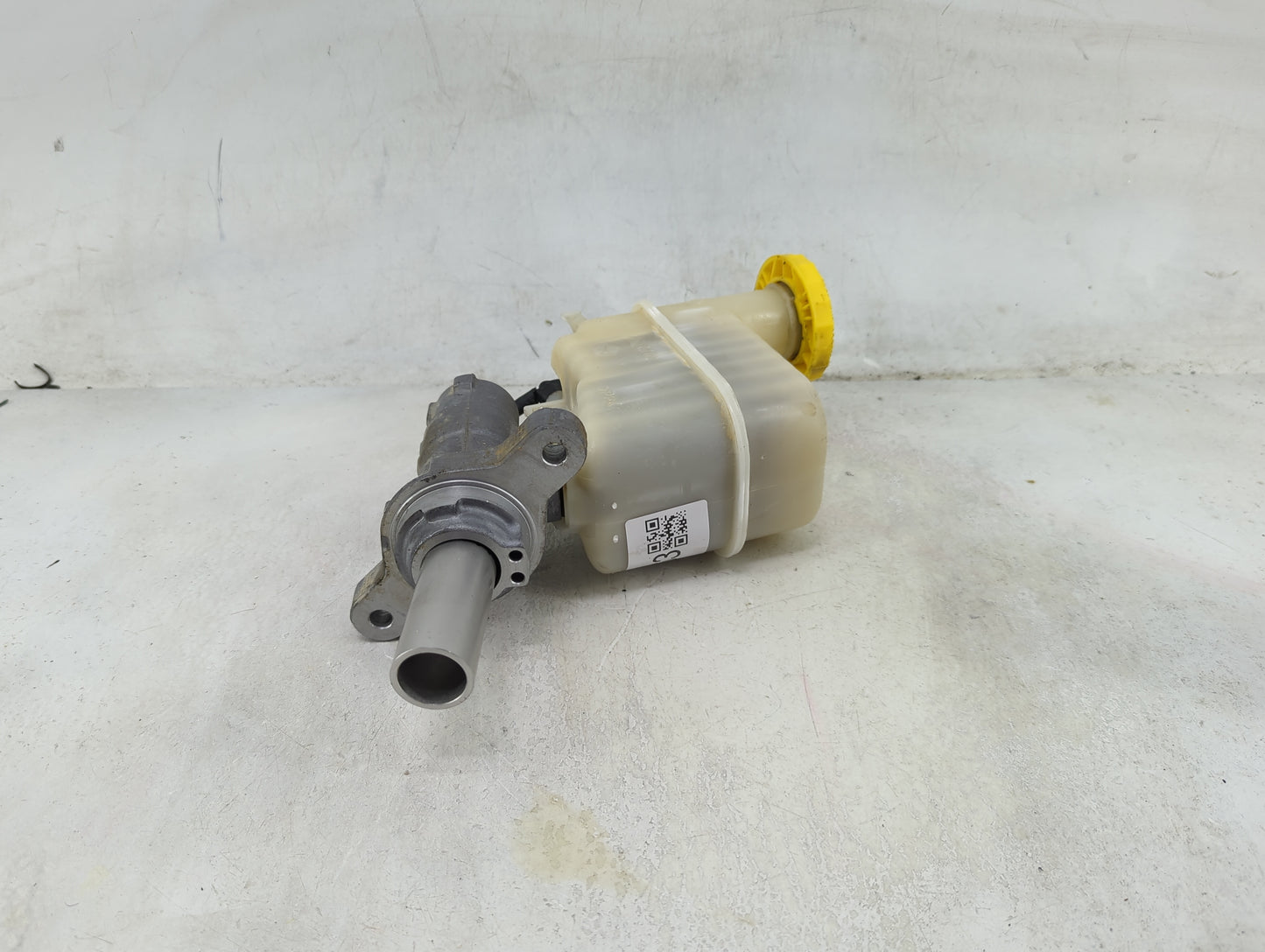 2014-2018 Jeep Cherokee Brake Master Cylinder 1490063 - Oemusedautoparts1.com