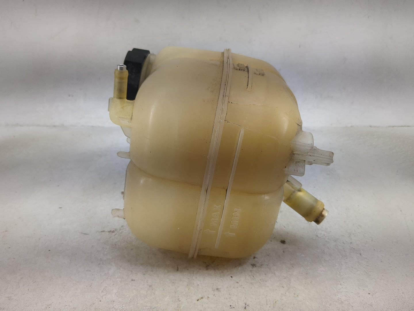 2014-2018 Jeep Cherokee Radiator Coolant Overflow Expansion Tank Bottle 1494298 - Oemusedautoparts1.com