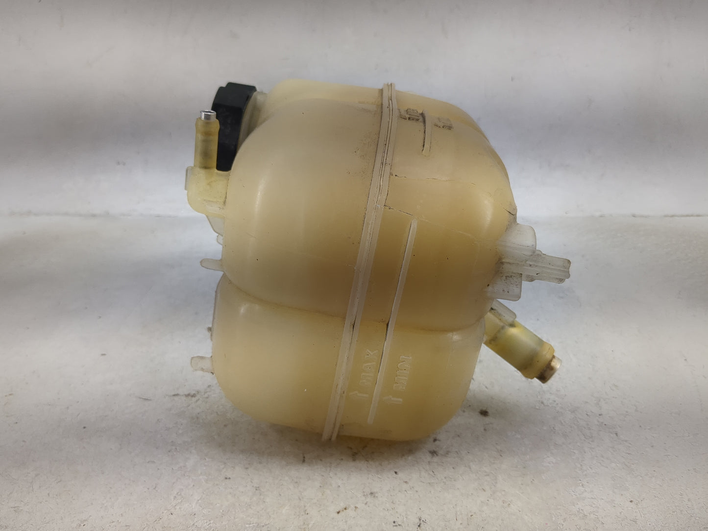 2014-2018 Jeep Cherokee Radiator Coolant Overflow Expansion Tank Bottle 1494298 - Oemusedautoparts1.com