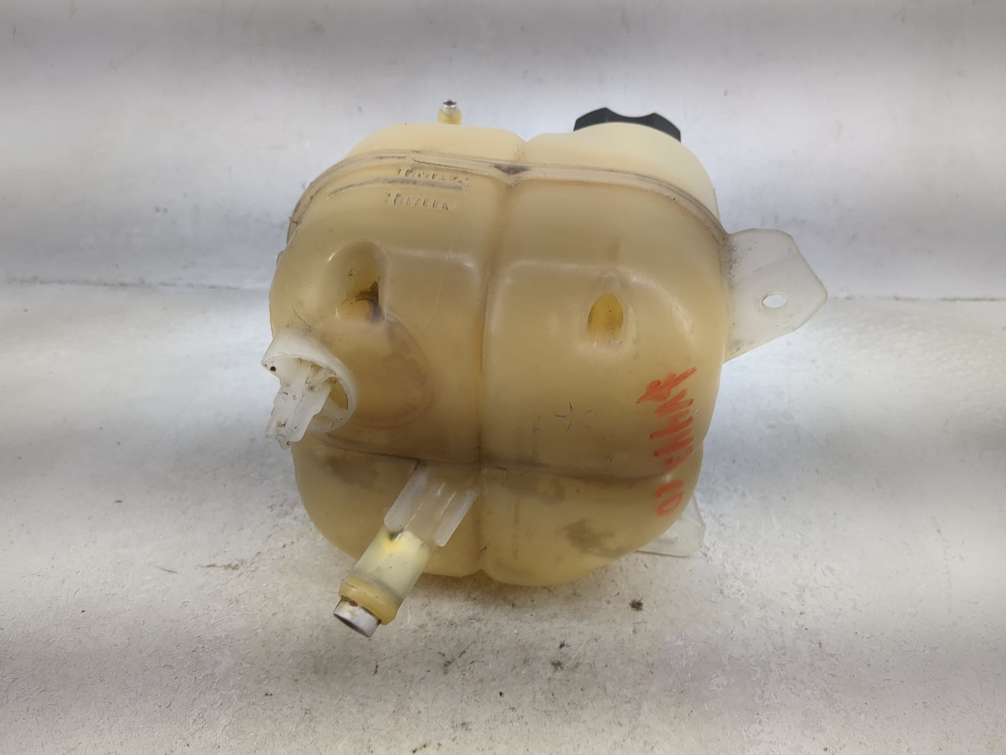 2014-2018 Jeep Cherokee Radiator Coolant Overflow Expansion Tank Bottle 1494298 - Oemusedautoparts1.com