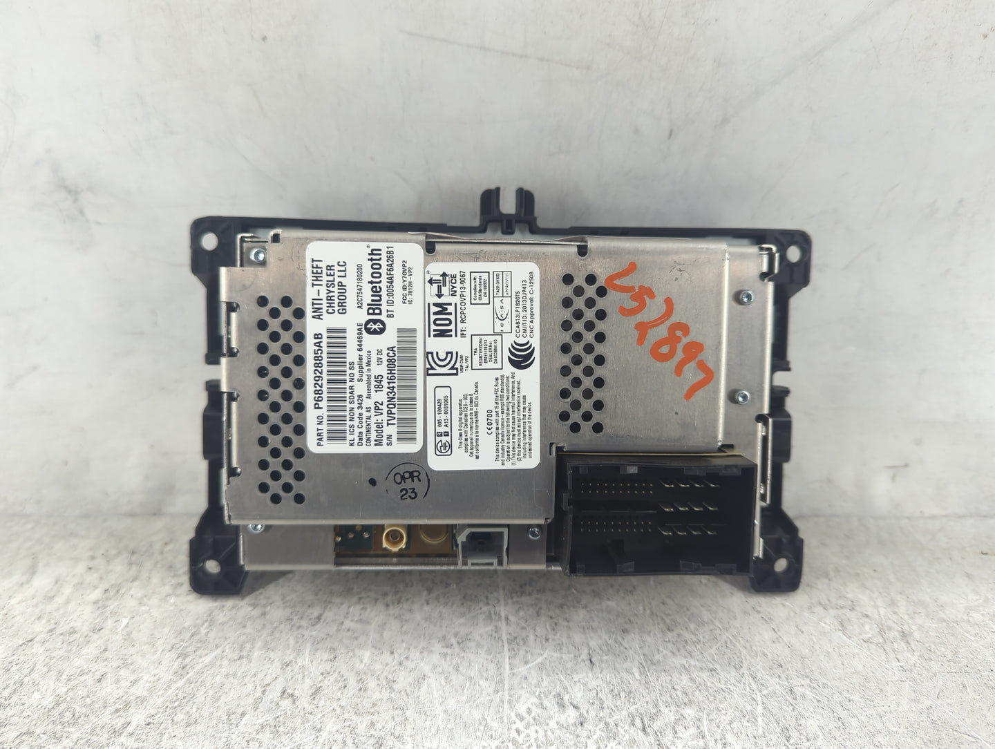 2017 Jeep Cherokee Radio AM FM Cd Player Receiver Replacement P/N:P68292885AB VP2, Y7OVP2 Fits OEM Used Auto Parts - Oemused