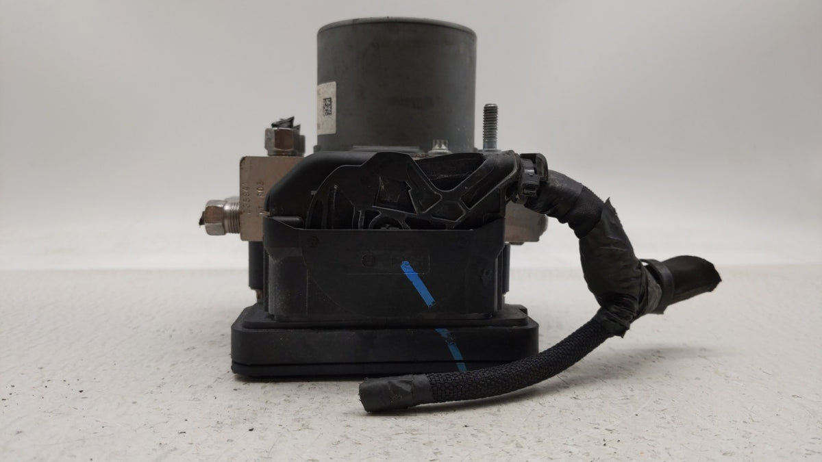 2017 Jeep Cherokee Anti-Lock Brake ABS Pump Module Actuator OEM P/N:P68293541AB Fits OEM Used Auto Parts - Oemusedautoparts1