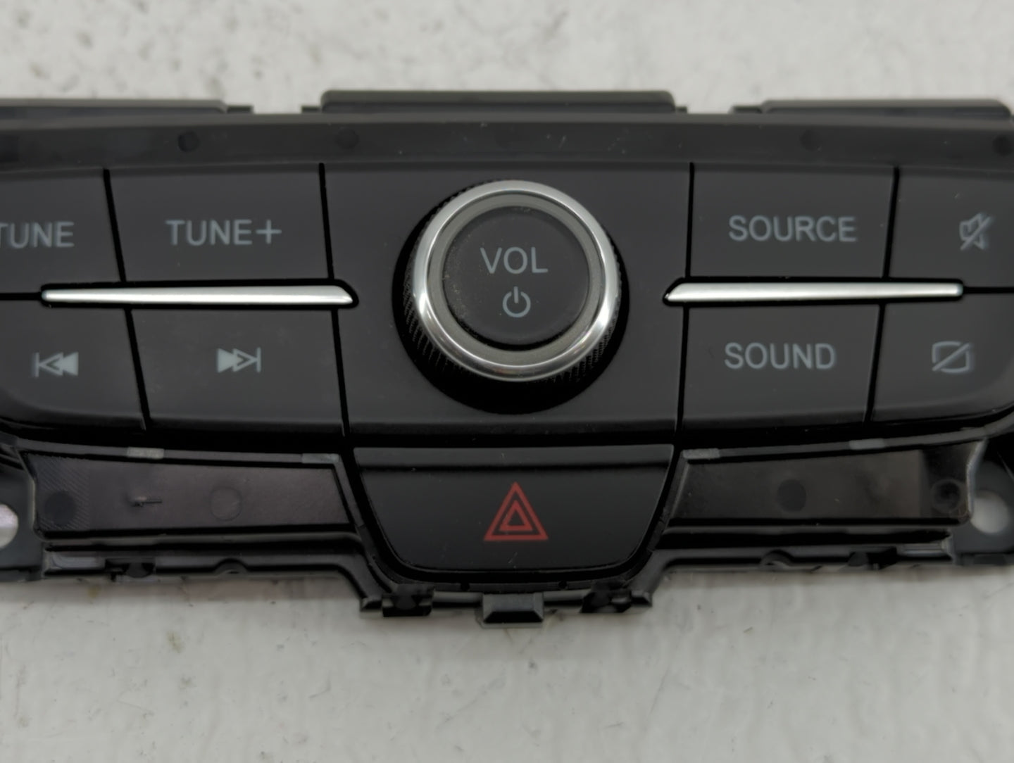 2017-2017 Jeep Cherokee Am Fm Cd Player Radio Receiver - Oemusedautoparts1.com