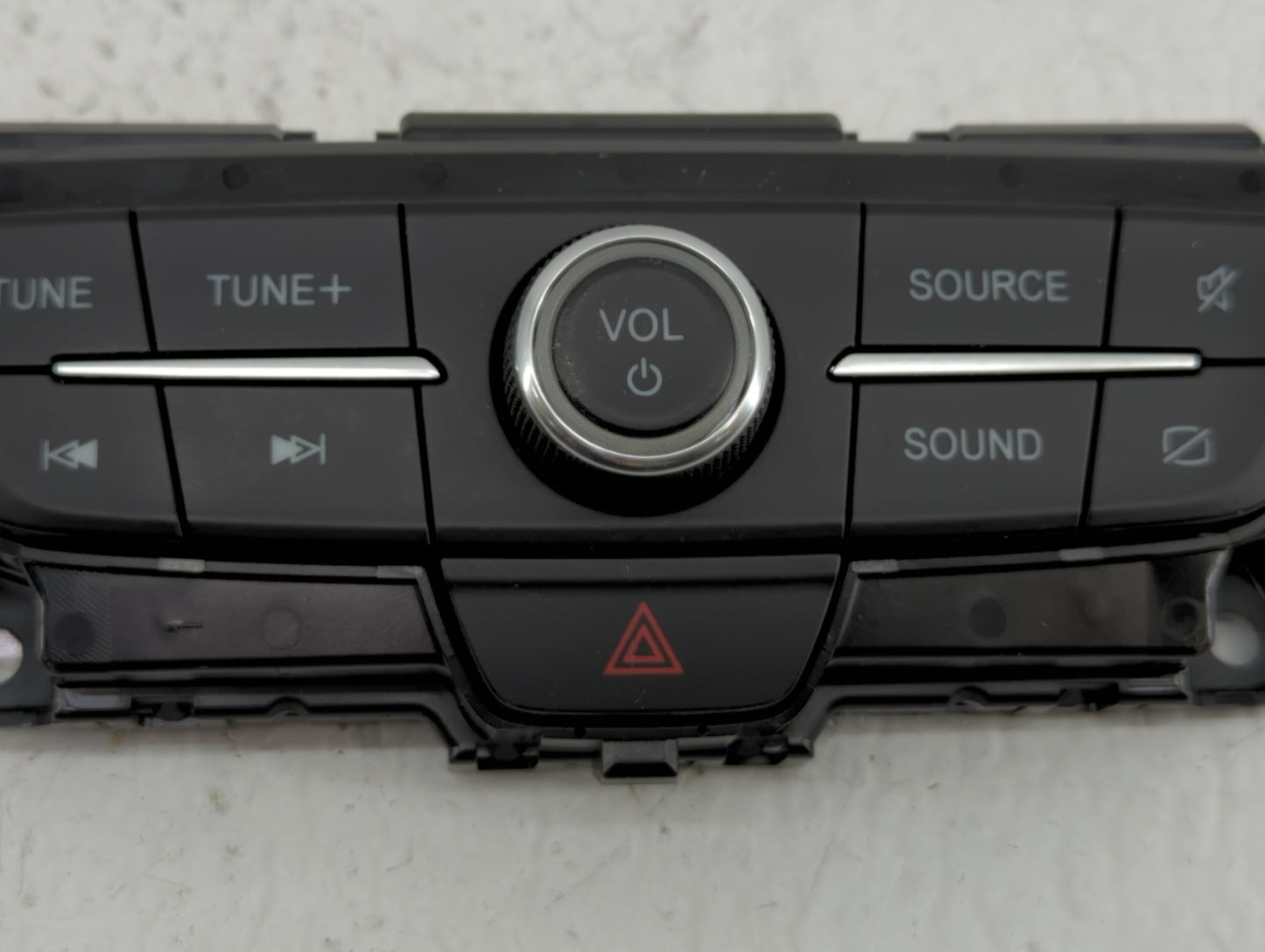 2017-2017 Jeep Cherokee Am Fm Cd Player Radio Receiver - Oemusedautoparts1.com