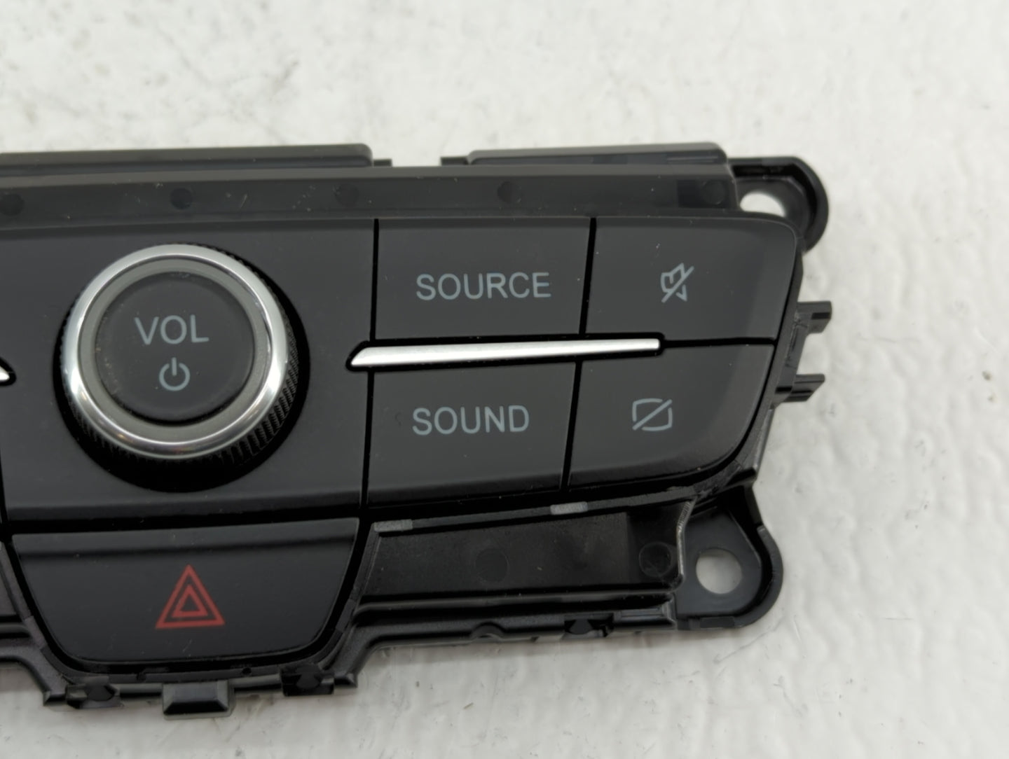 2017-2017 Jeep Cherokee Am Fm Cd Player Radio Receiver - Oemusedautoparts1.com