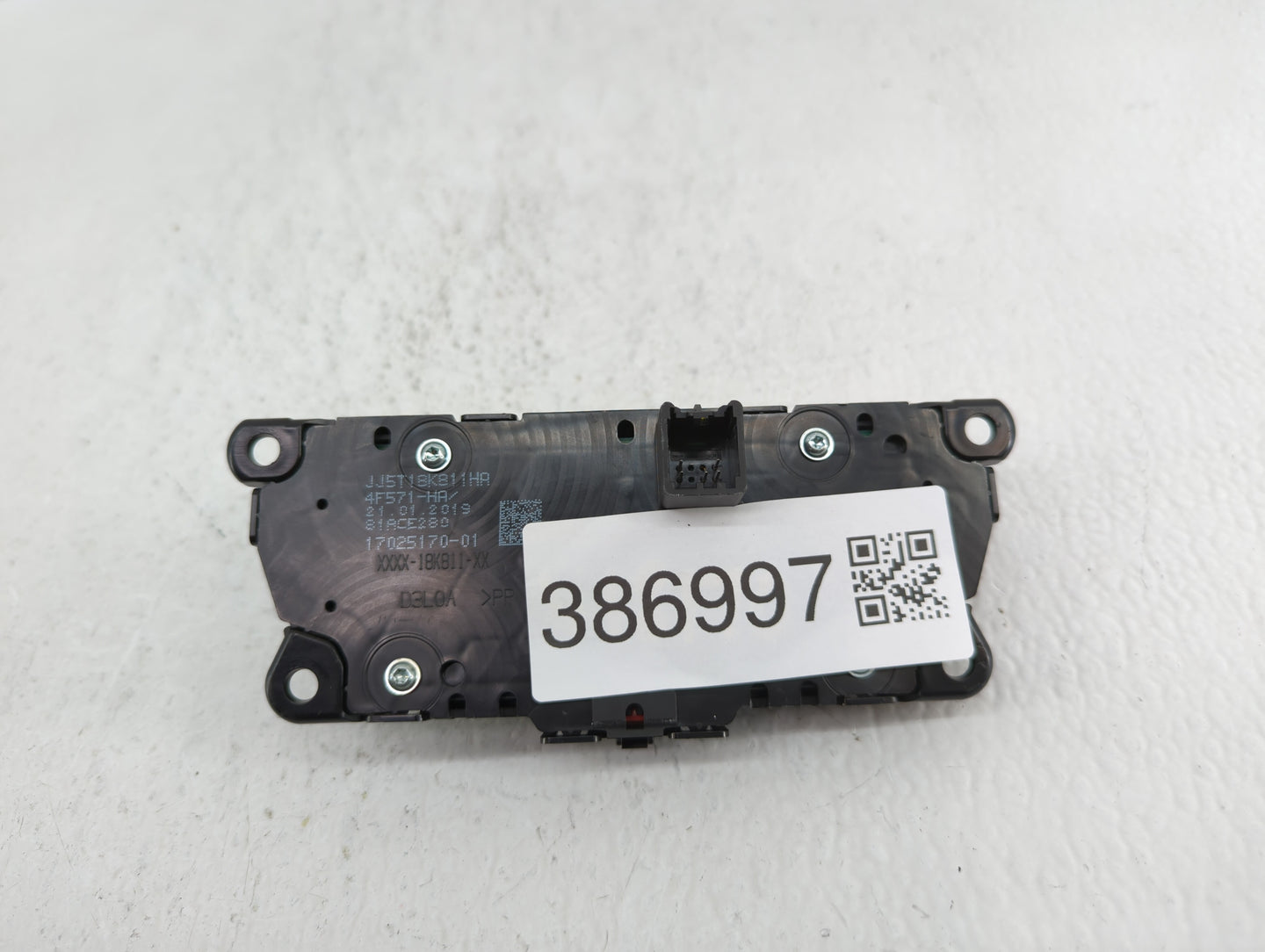 2017-2017 Jeep Cherokee Am Fm Cd Player Radio Receiver - Oemusedautoparts1.com