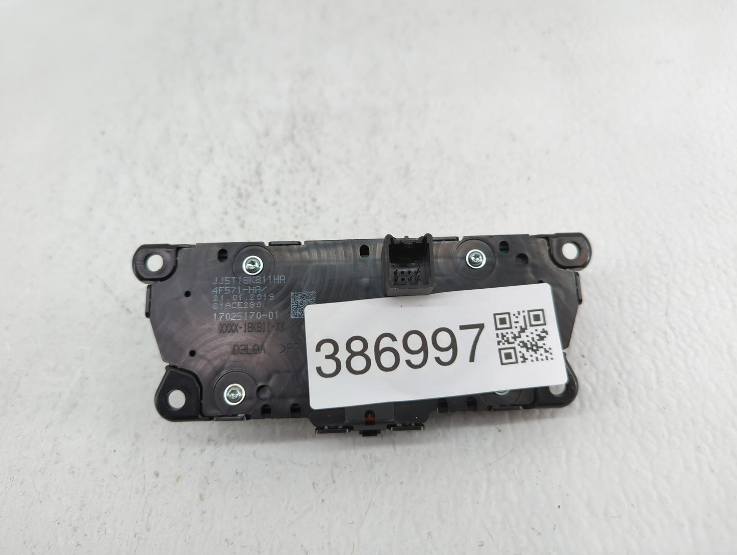 2017-2017 Jeep Cherokee Am Fm Cd Player Radio Receiver - Oemusedautoparts1.com