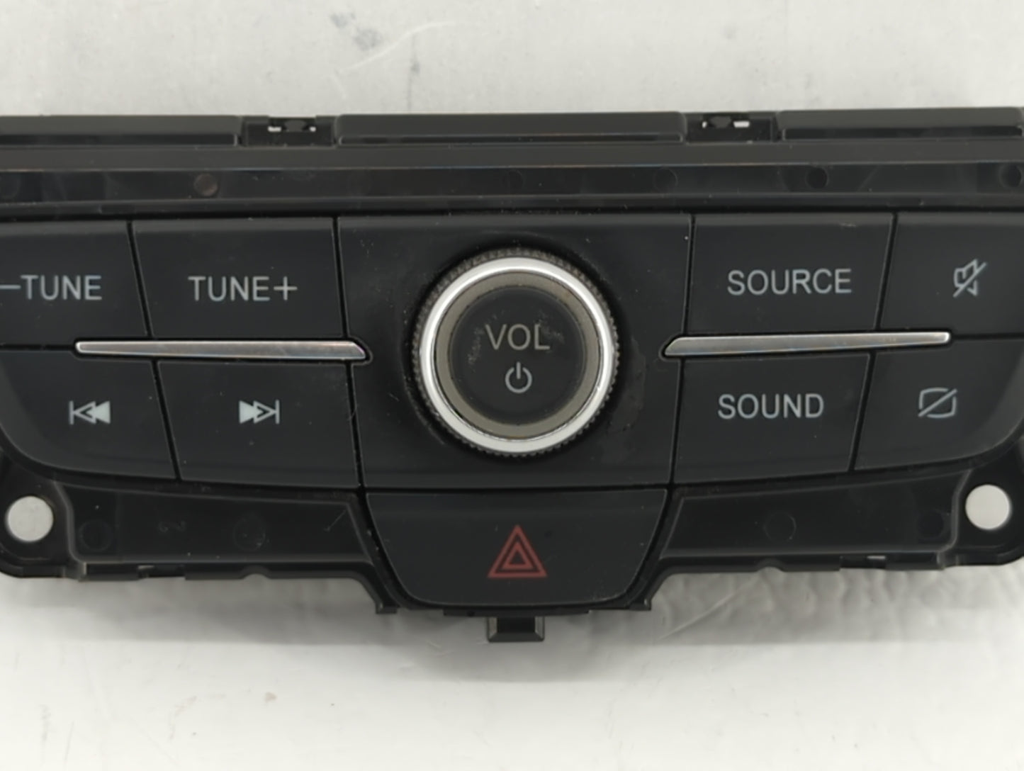 2017-2017 Jeep Cherokee Am Fm Cd Player Radio Receiver - Oemusedautoparts1.com