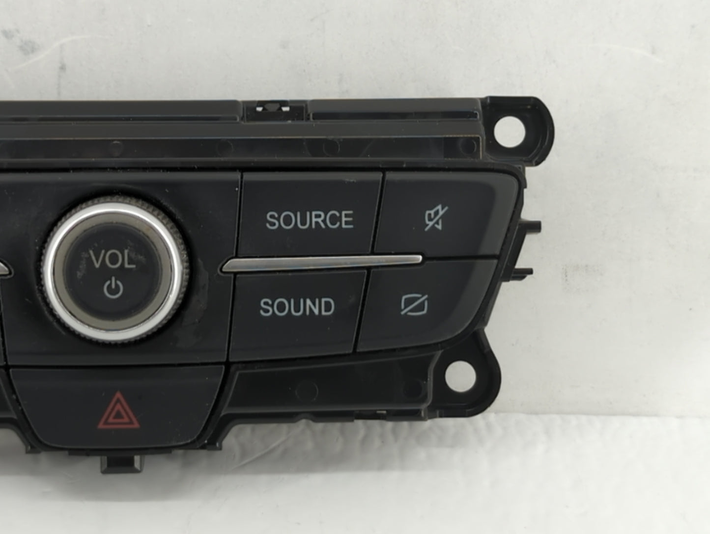 2017-2017 Jeep Cherokee Am Fm Cd Player Radio Receiver - Oemusedautoparts1.com