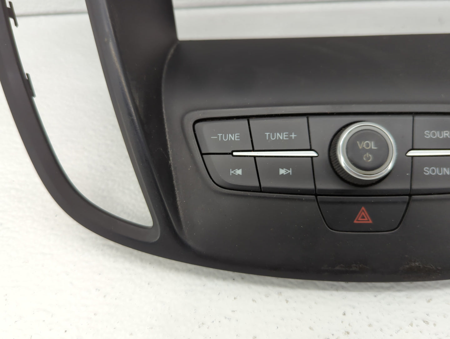 2017-2017 Jeep Cherokee Radio Control Panel - Oemusedautoparts1.com